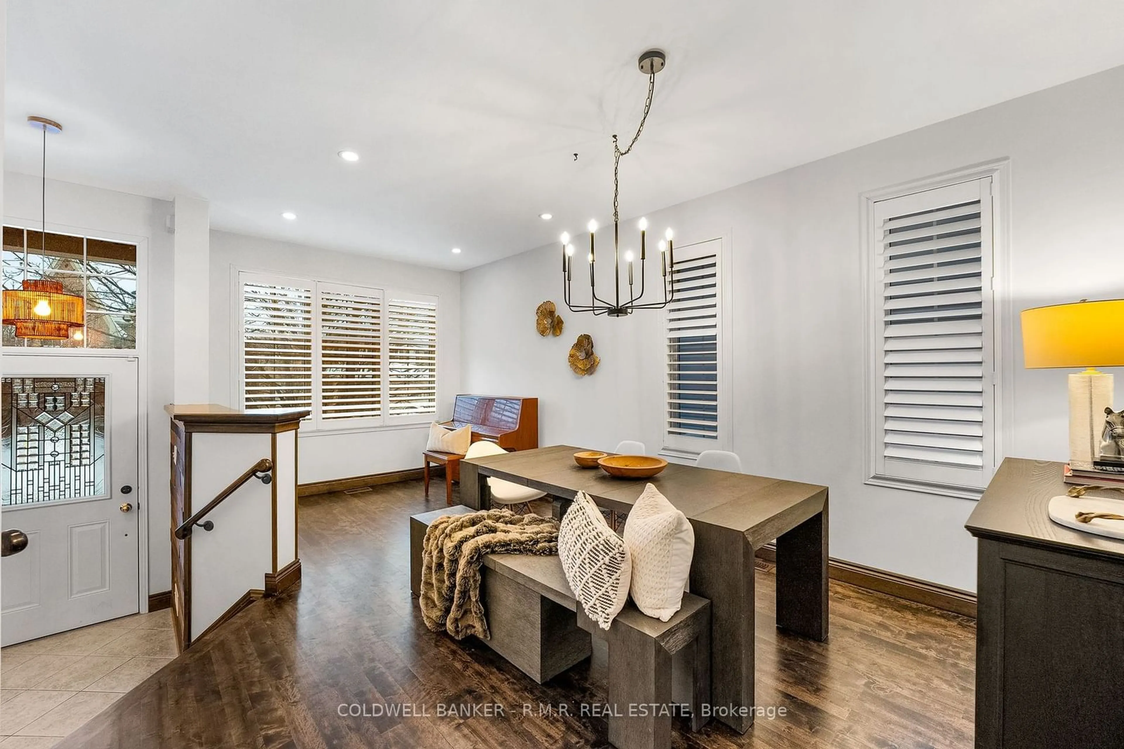 Dining room, wood/laminate floor for 2423 Pilgrim Sq, Oshawa Ontario L1L 0B6