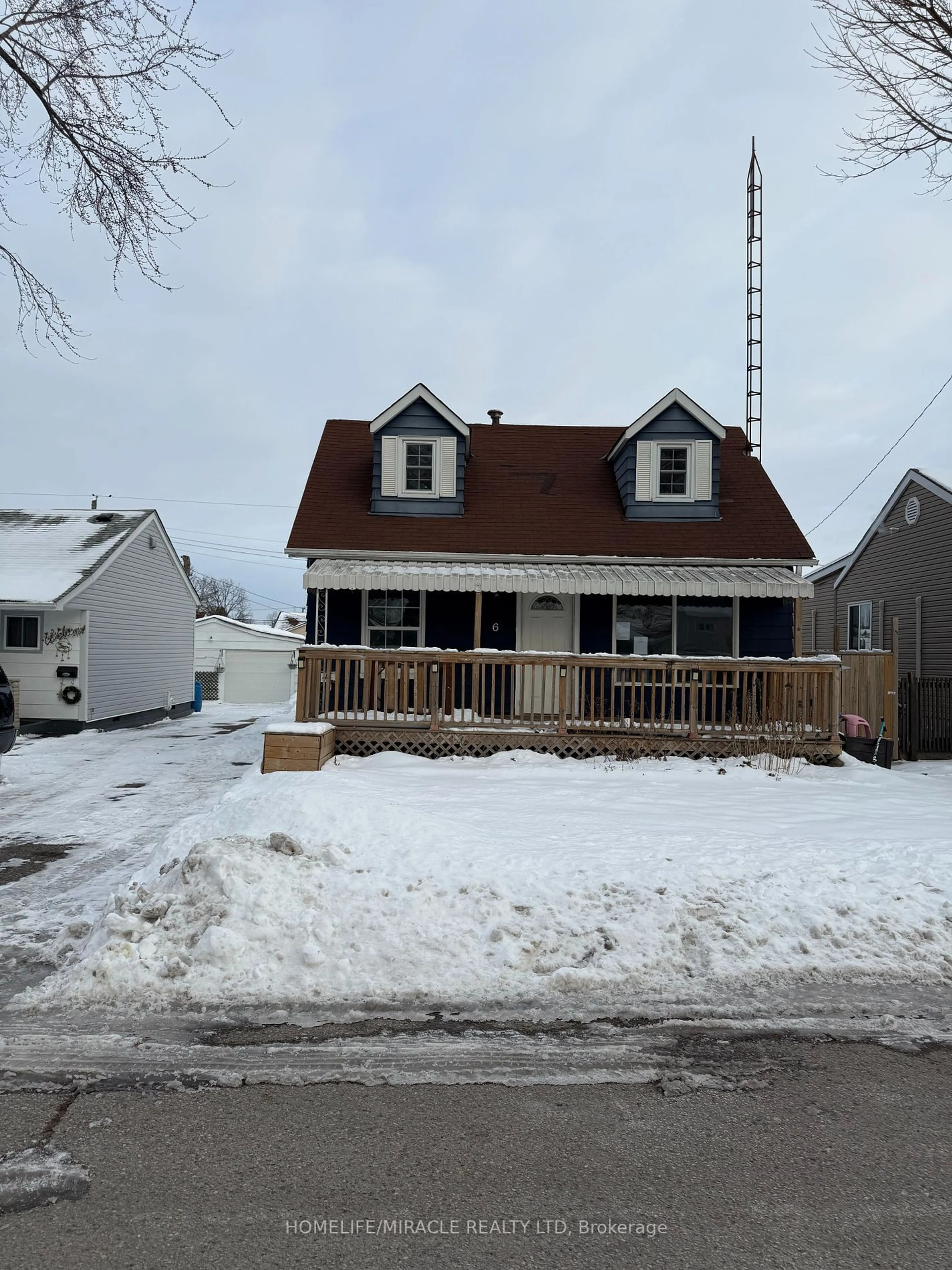 Home with vinyl exterior material, street for 6 Beech St, Ajax Ontario L1S 1V9