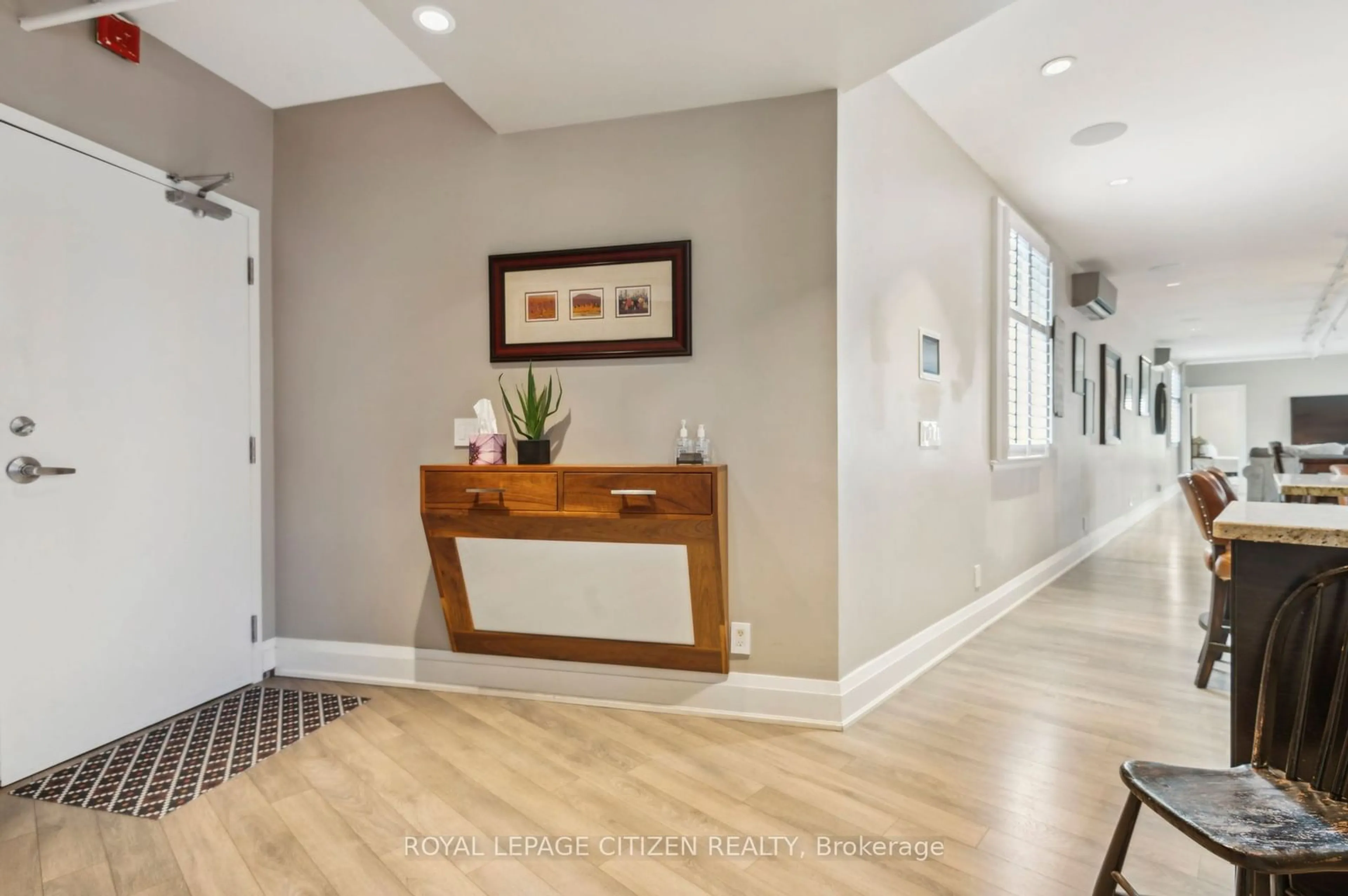 Indoor entryway for 326 Carlaw Ave #201, Toronto Ontario M4M 3N8