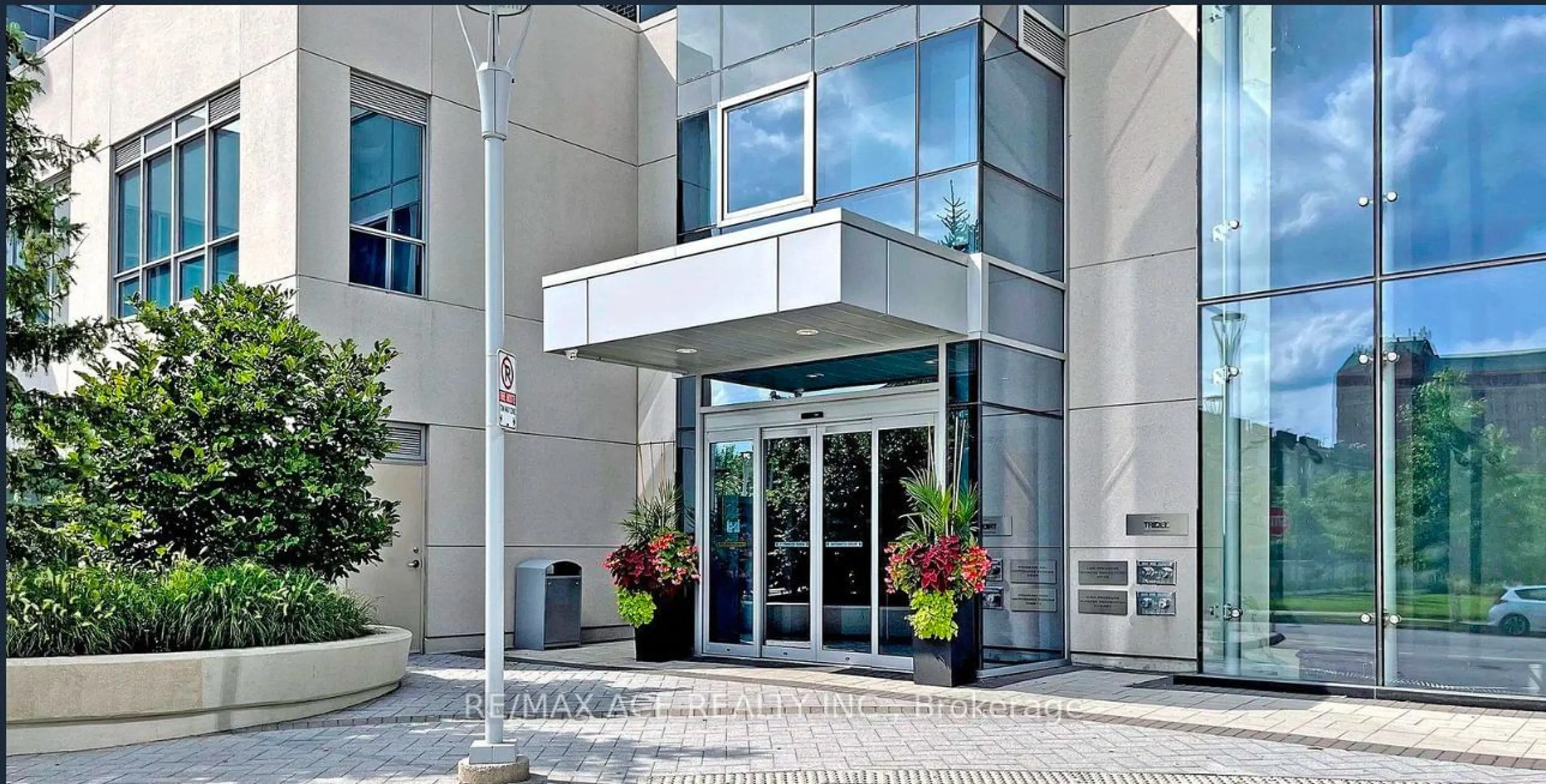 Indoor foyer for 255 Village Green Sq #409, Toronto Ontario M1S 0L7