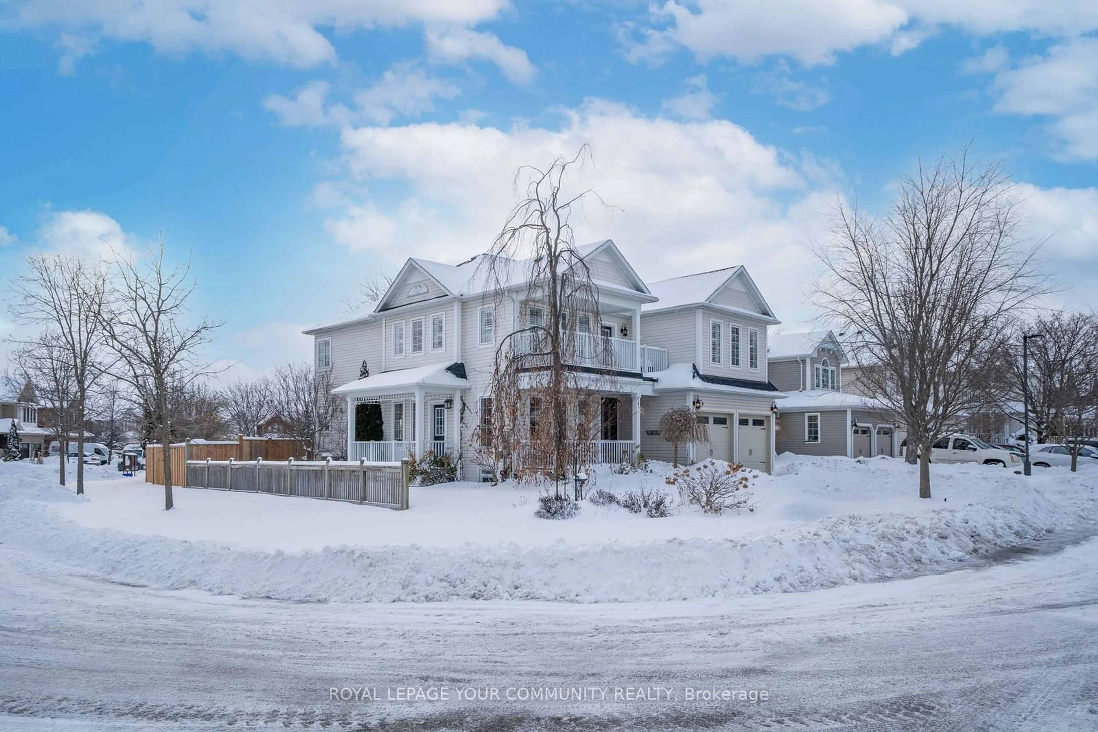 A pic from outside/outdoor area/front of a property/back of a property/a pic from drone, street for 32 Hanson Cres, Whitby Ontario L1M 2K9