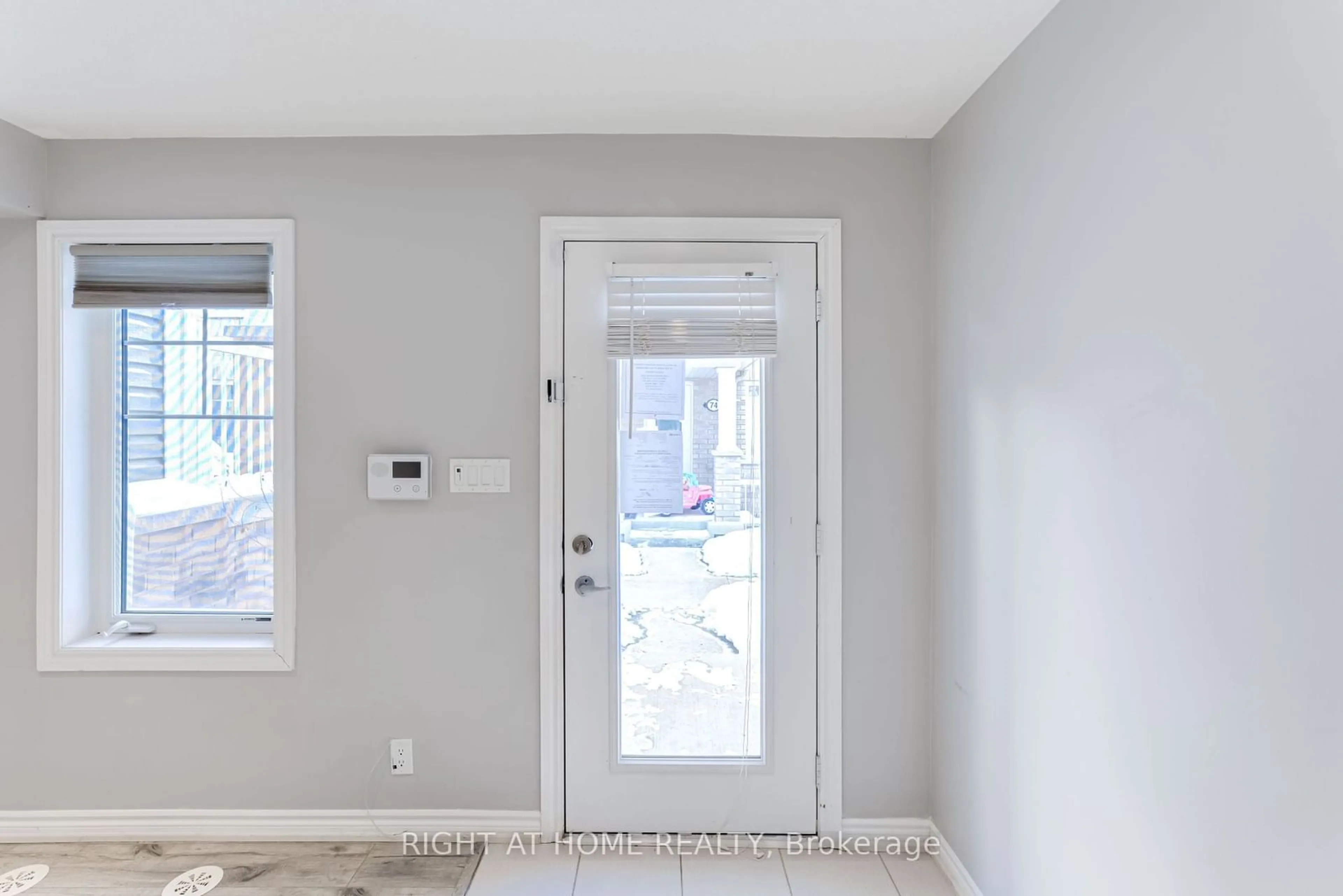 Indoor entryway for 2500 Hill Rise Crt #40, Oshawa Ontario L1L 0M6