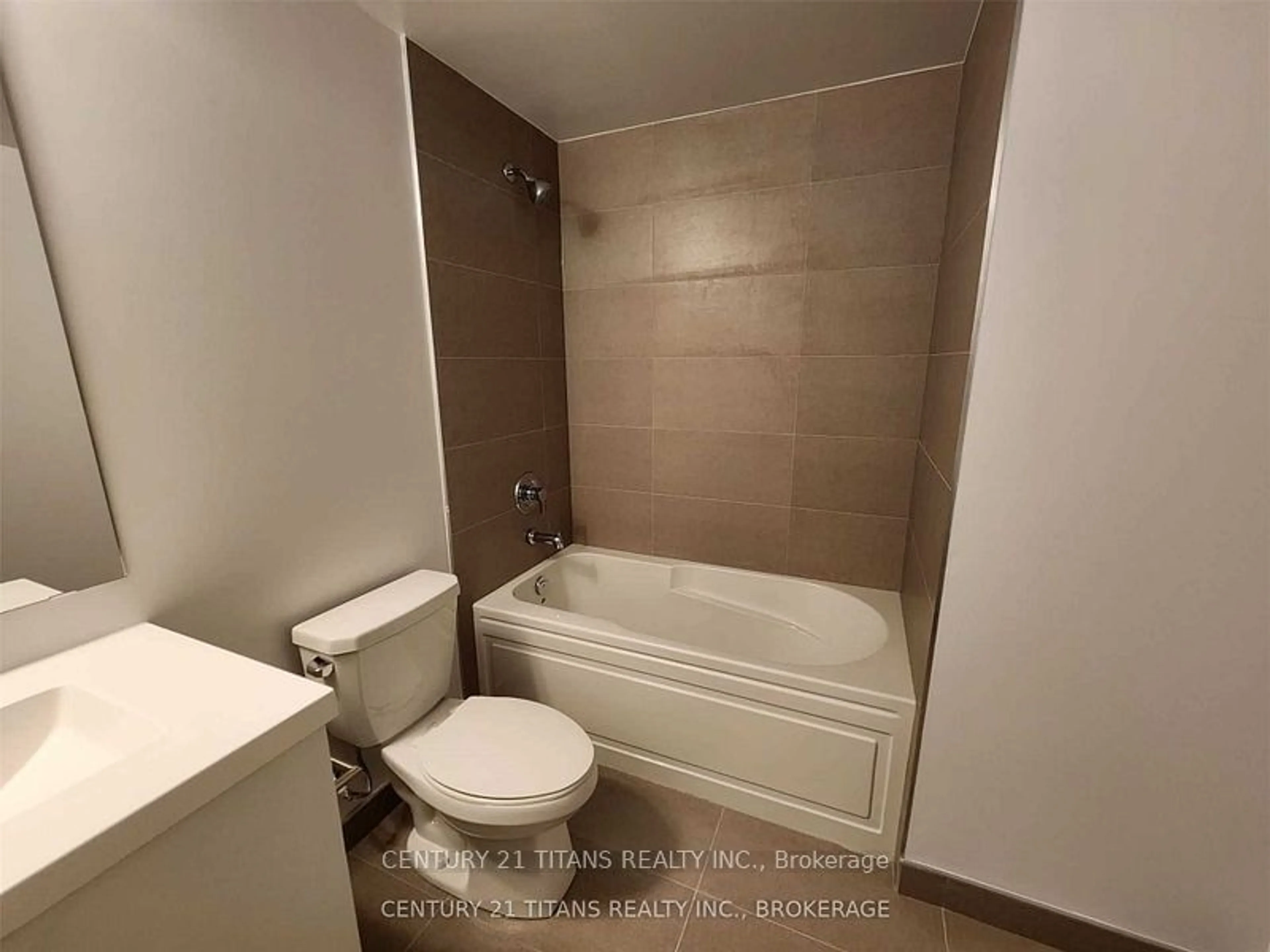 Standard bathroom, unknown for 2550 Simcoe St #2512, Oshawa Ontario L1L 0R5