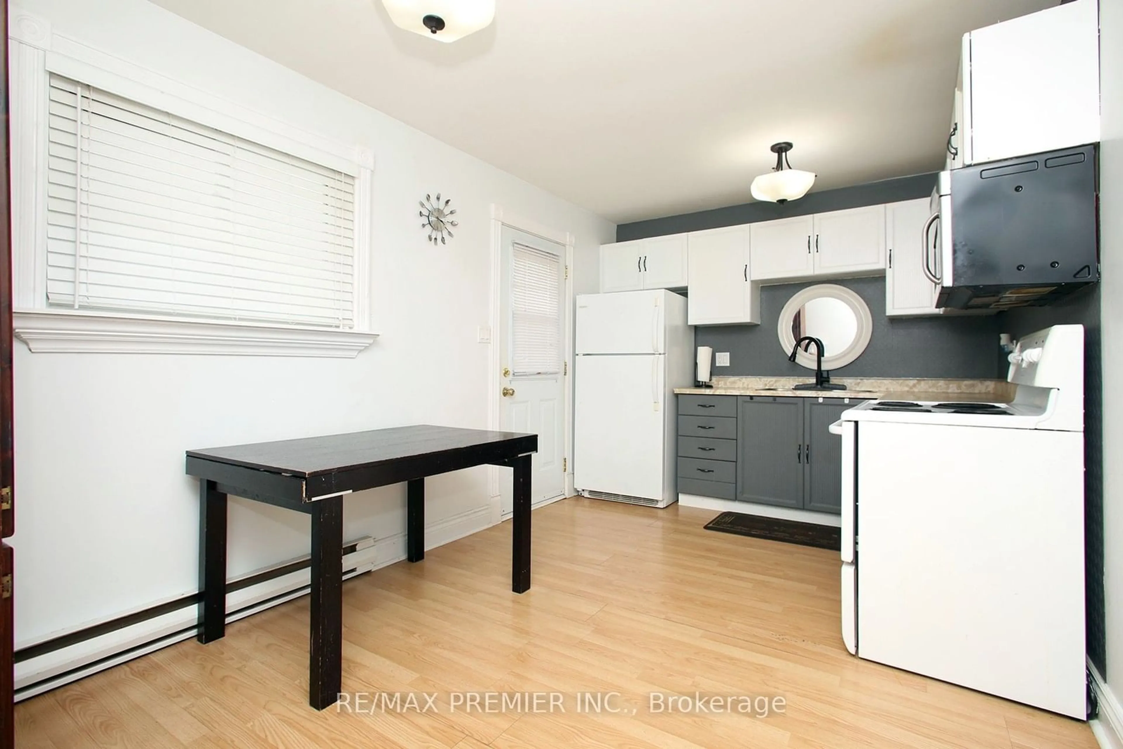 Standard kitchen, wood/laminate floor for 1329 Pinehurst Ave, Oshawa Ontario L1H 8J8