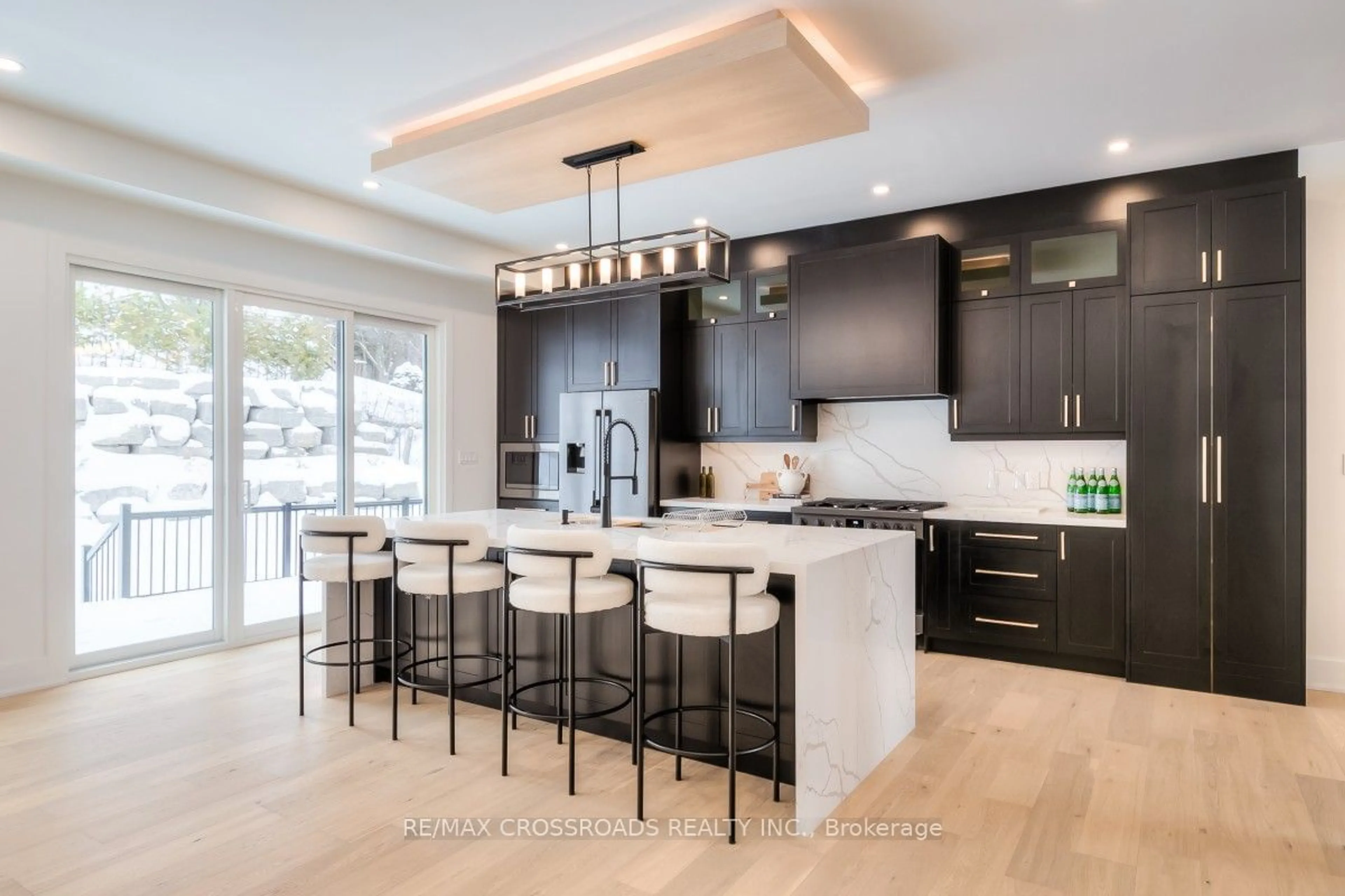 Contemporary kitchen, unknown for 696 Hillview Cres, Pickering Ontario L1W 2R7