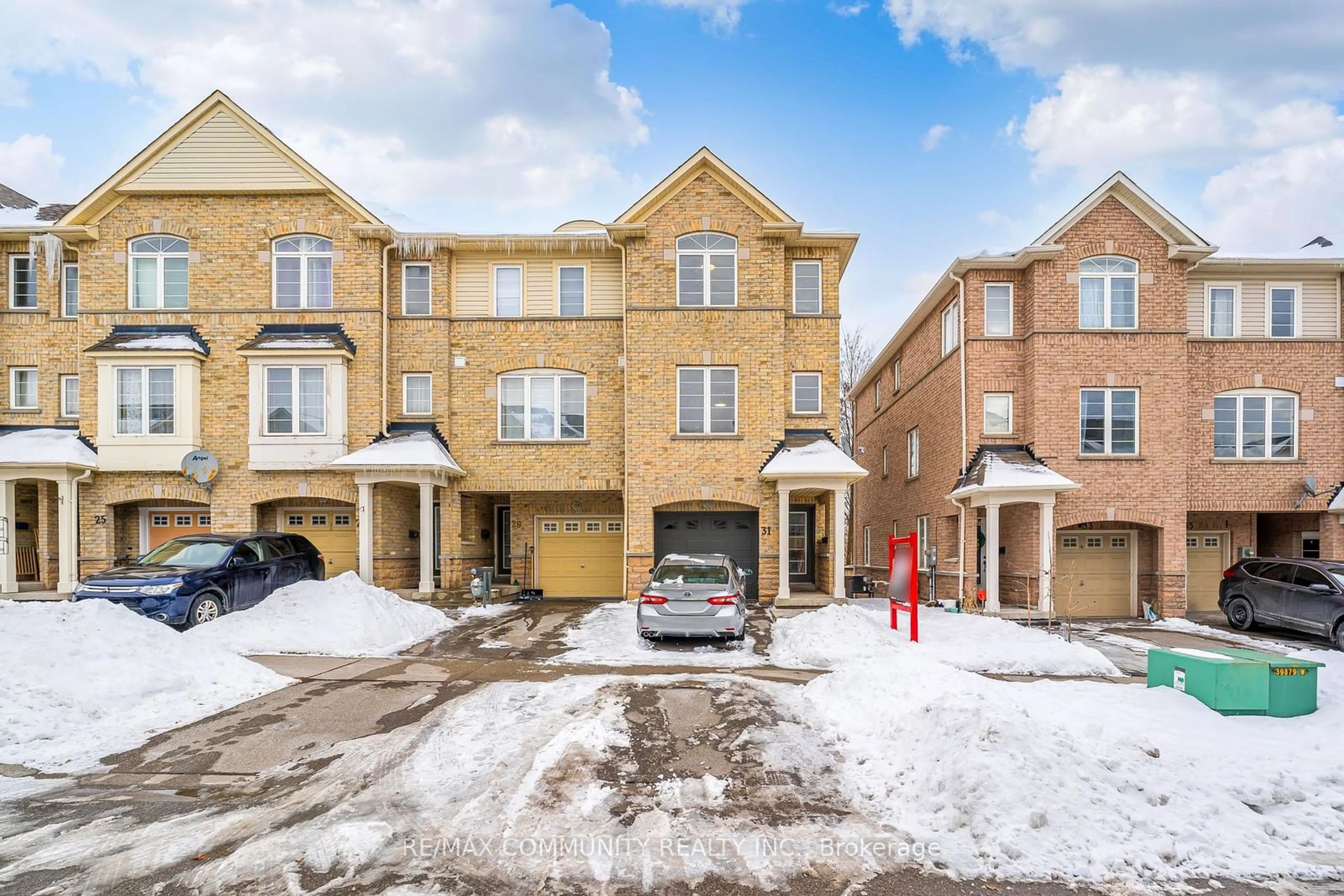 A pic from outside/outdoor area/front of a property/back of a property/a pic from drone, street for 31 Cullcastle St, Ajax Ontario L1S 0B1