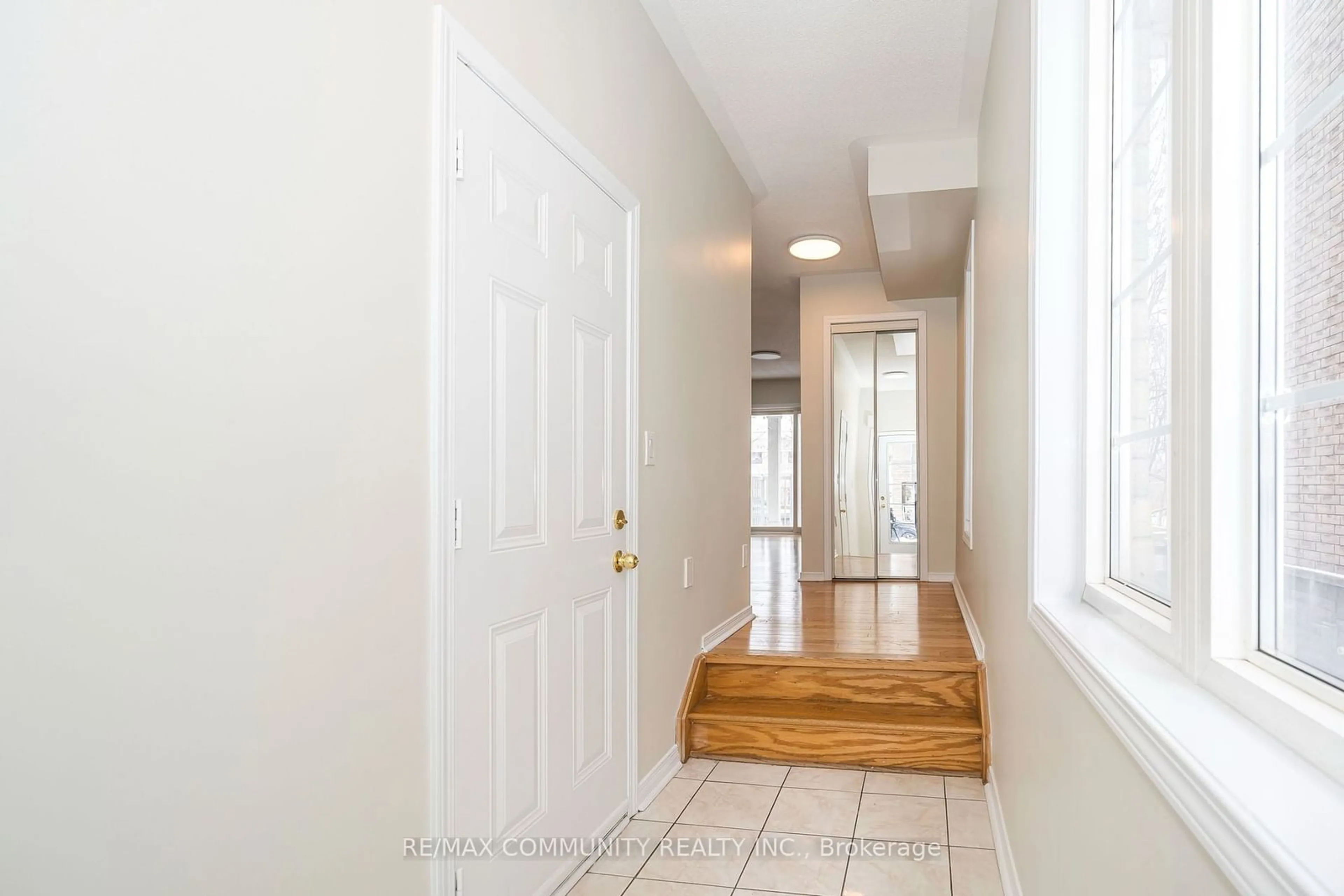 Indoor entryway for 31 Cullcastle St, Ajax Ontario L1S 0B1