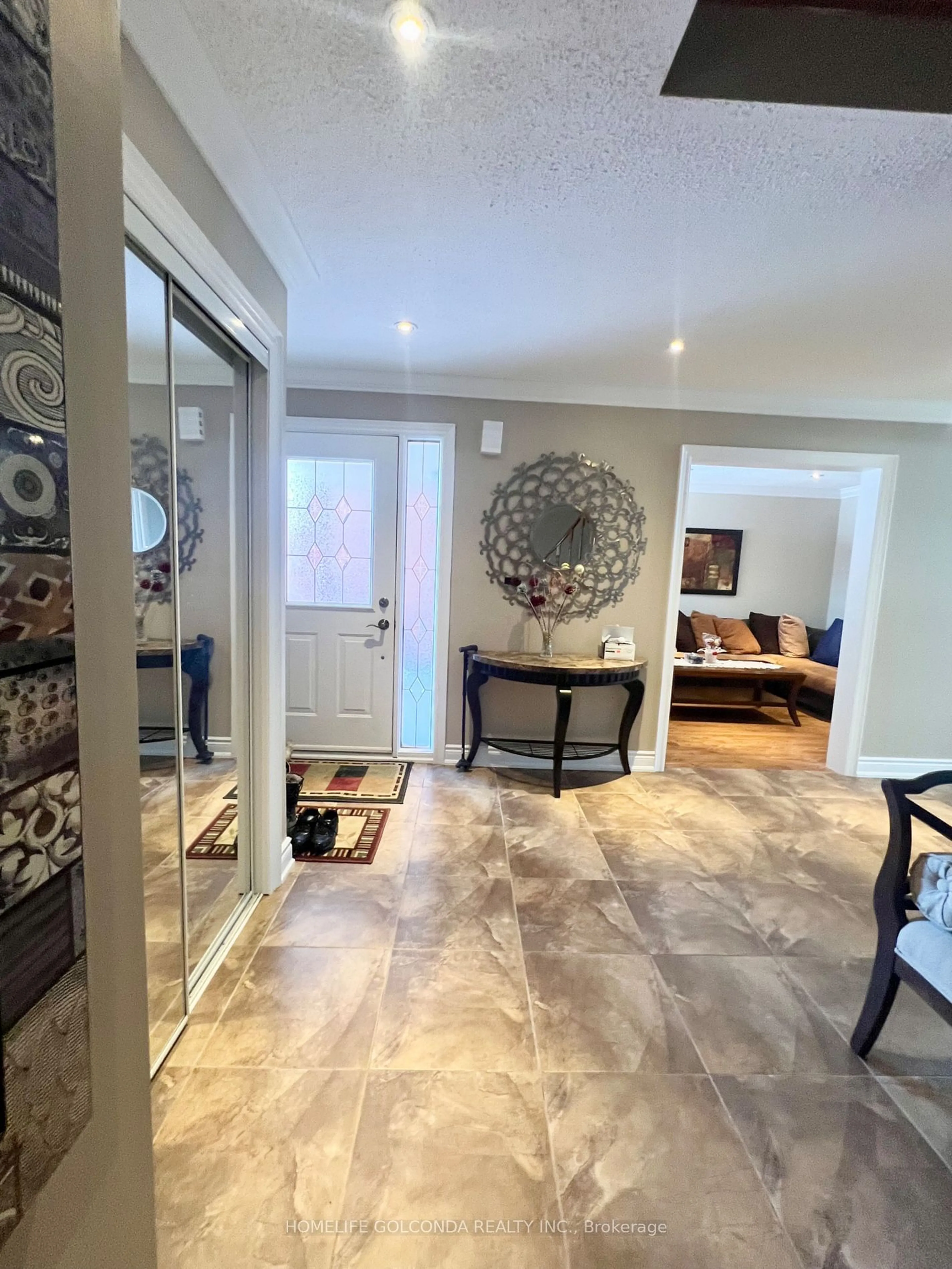 Indoor entryway for 31 Whiteway Crt, Toronto Ontario M1B 5L9