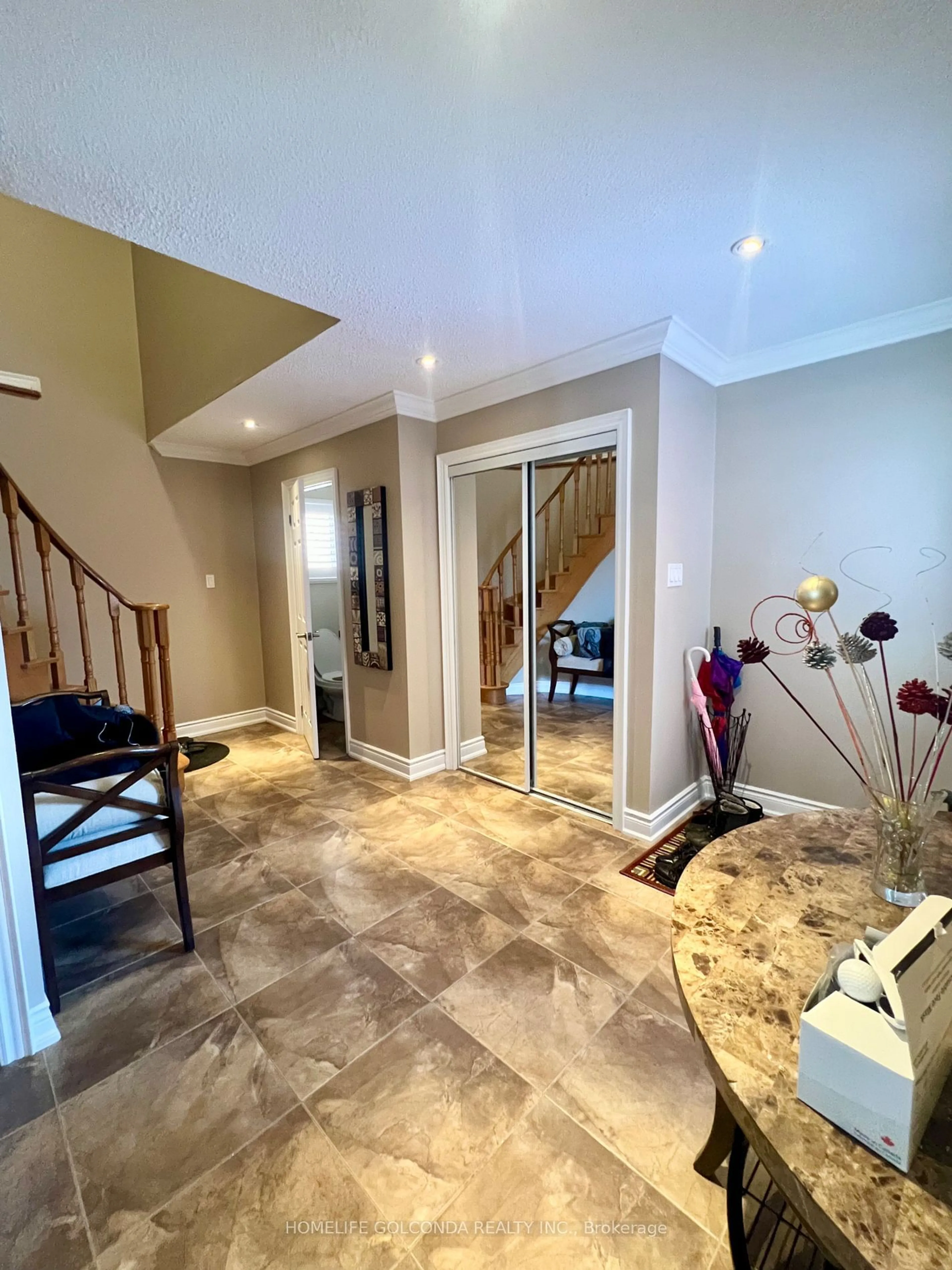 Indoor foyer for 31 Whiteway Crt, Toronto Ontario M1B 5L9