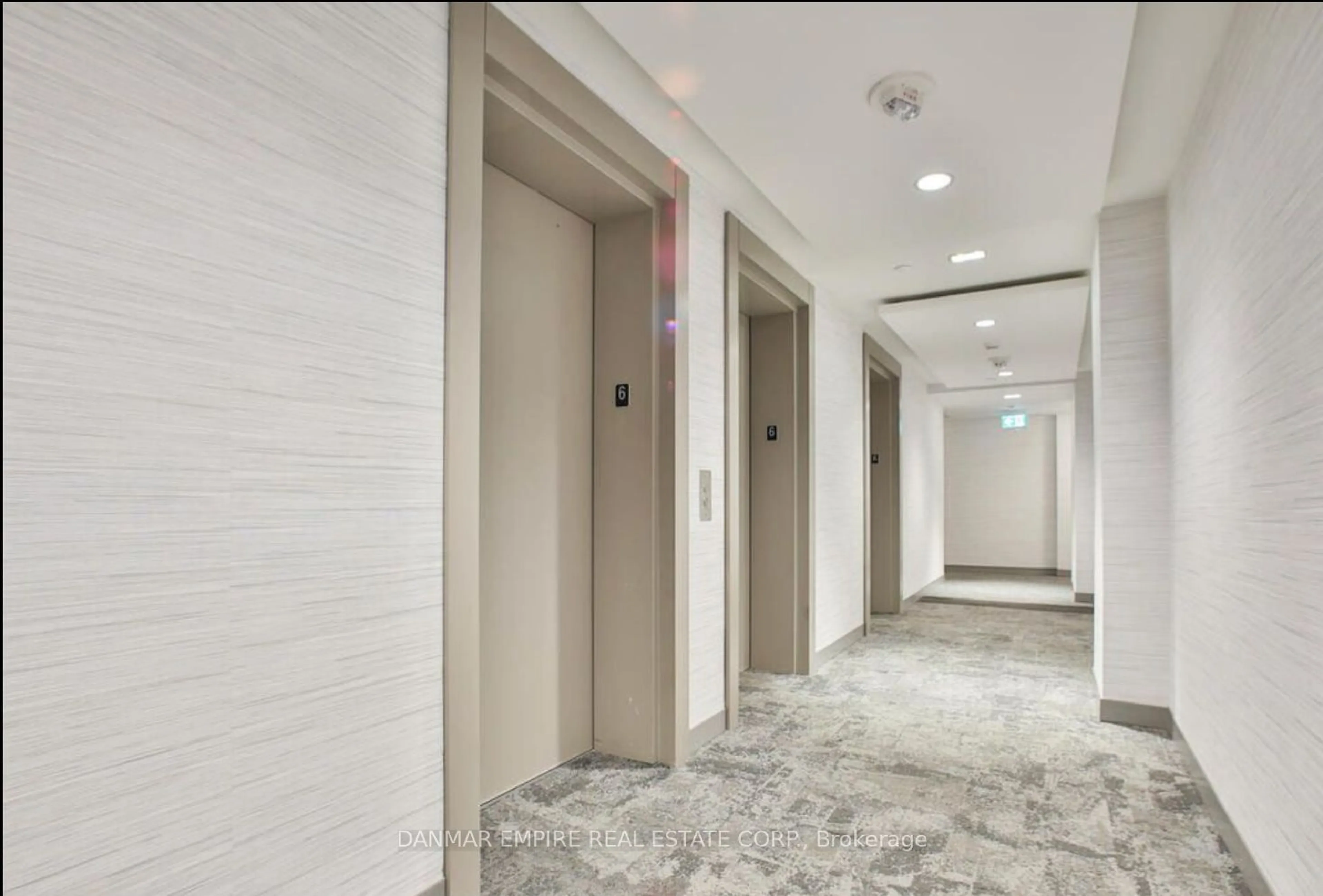 Indoor foyer for 3220 Sheppard Ave #810, Toronto Ontario M1T 0B7