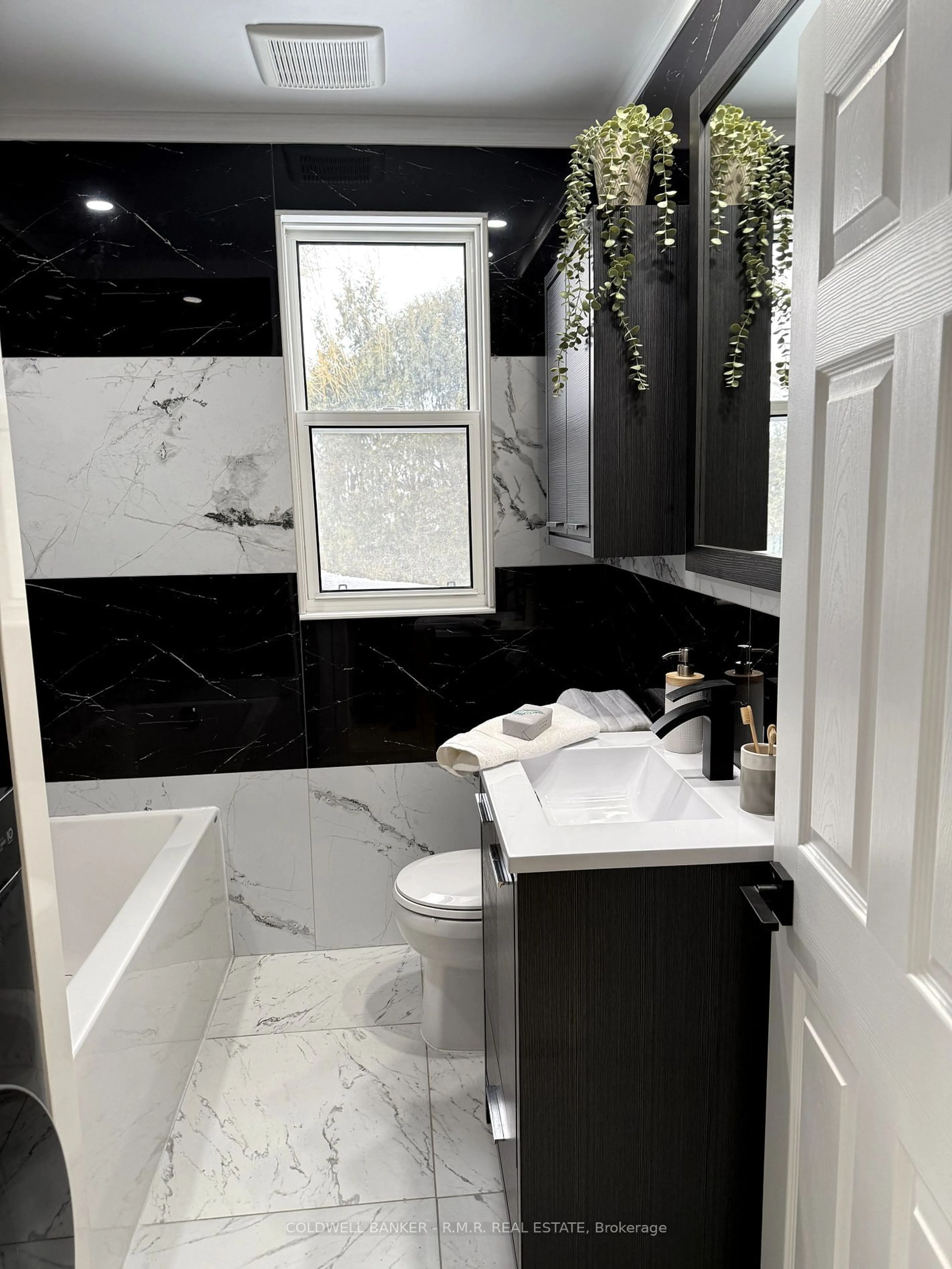 Contemporary bathroom, ceramic/tile floor for 904 Parklane Ave, Oshawa Ontario L1G 1N8