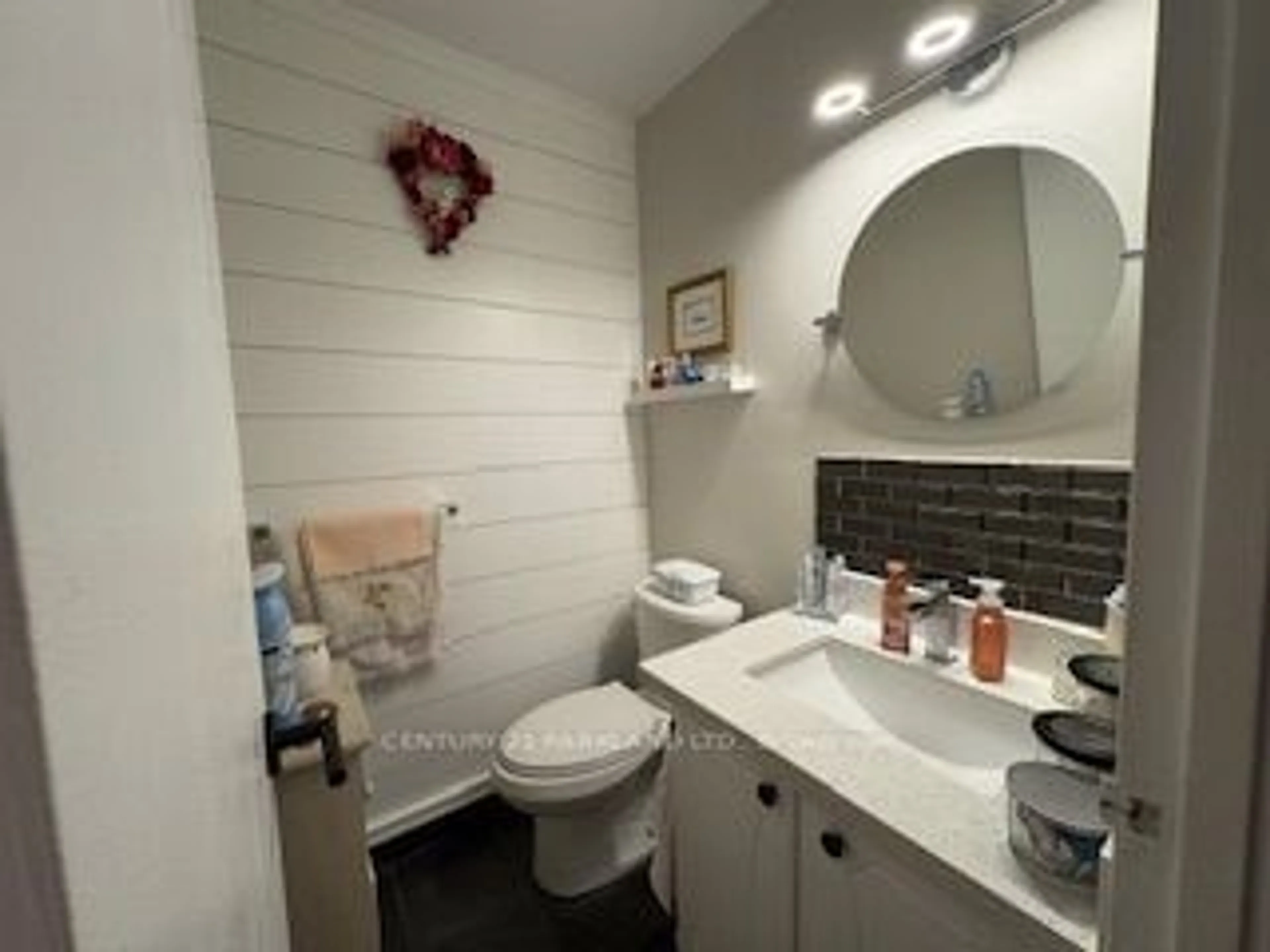 Standard bathroom, unknown for 4060 Lawrence Ave #111, Toronto Ontario M1E 4V4