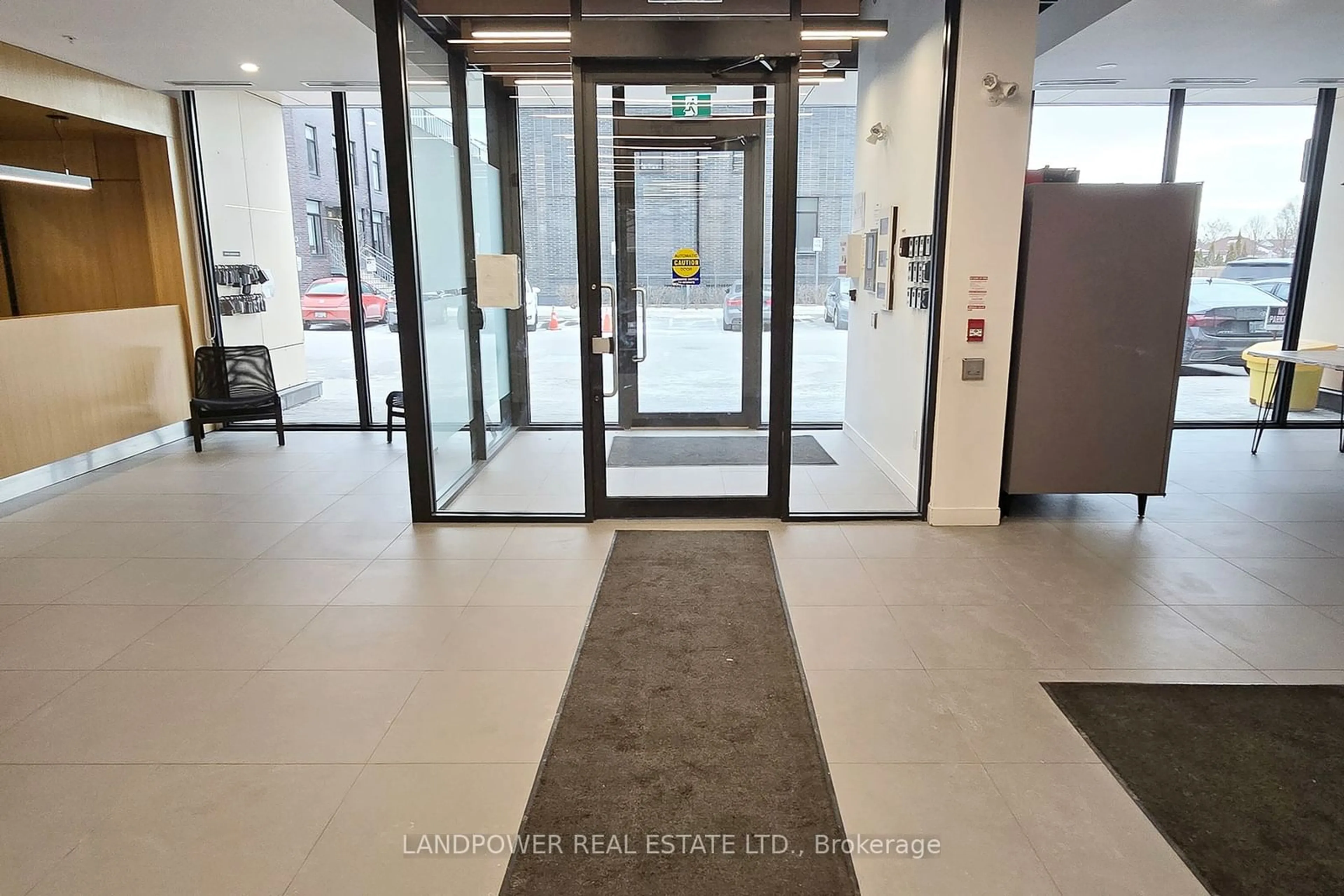 Indoor foyer for 1800 Simcoe St #313, Oshawa Ontario L1G 4X9