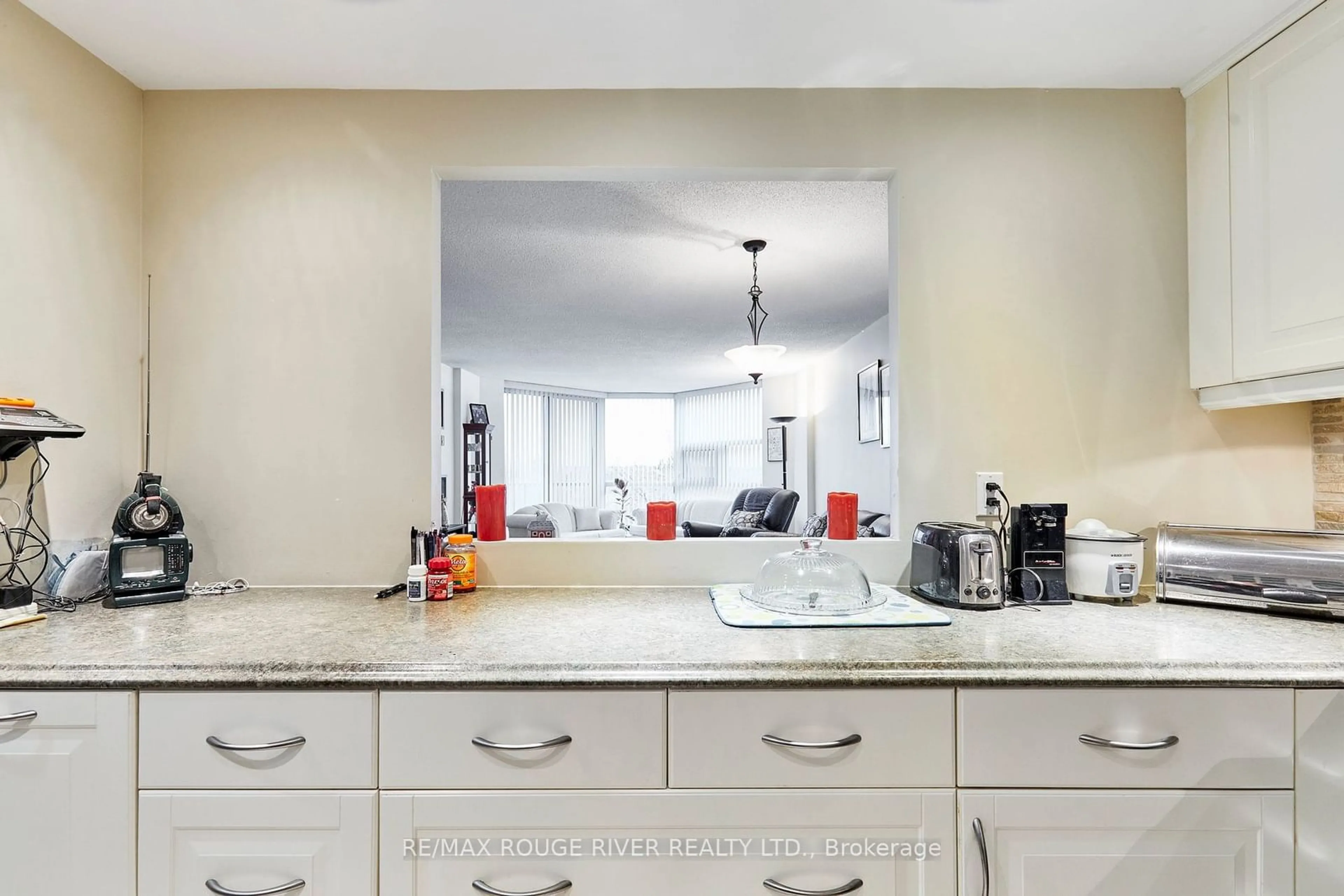 Open concept kitchen, ceramic/tile floor for 20 Dean Park Rd #716, Toronto Ontario M1B 3G9