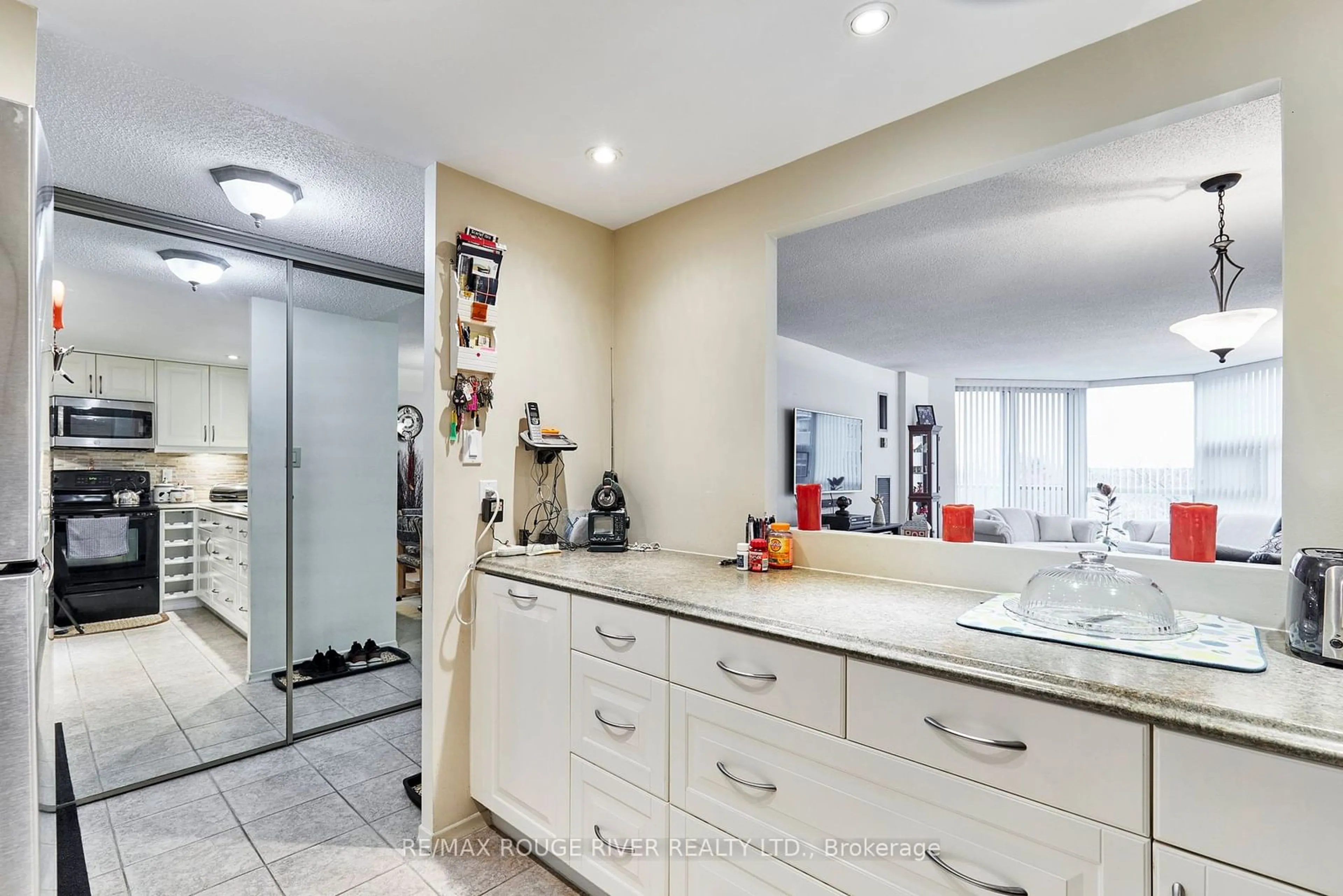 Unknown for 20 Dean Park Rd #716, Toronto Ontario M1B 3G9