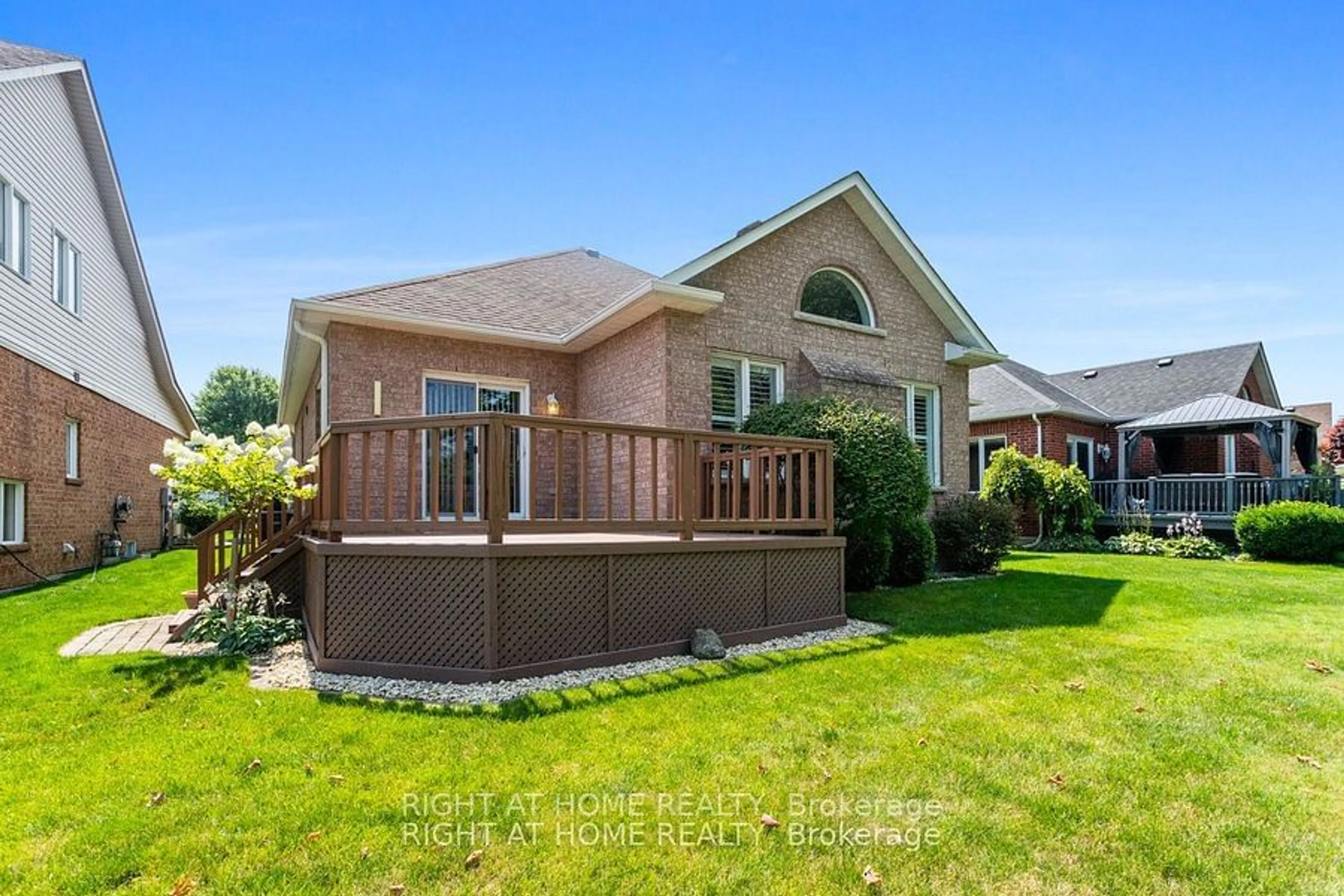 Home with brick exterior material, water/lake/river/ocean view for 307 Waterbury Cres, Scugog Ontario L9L 1S5