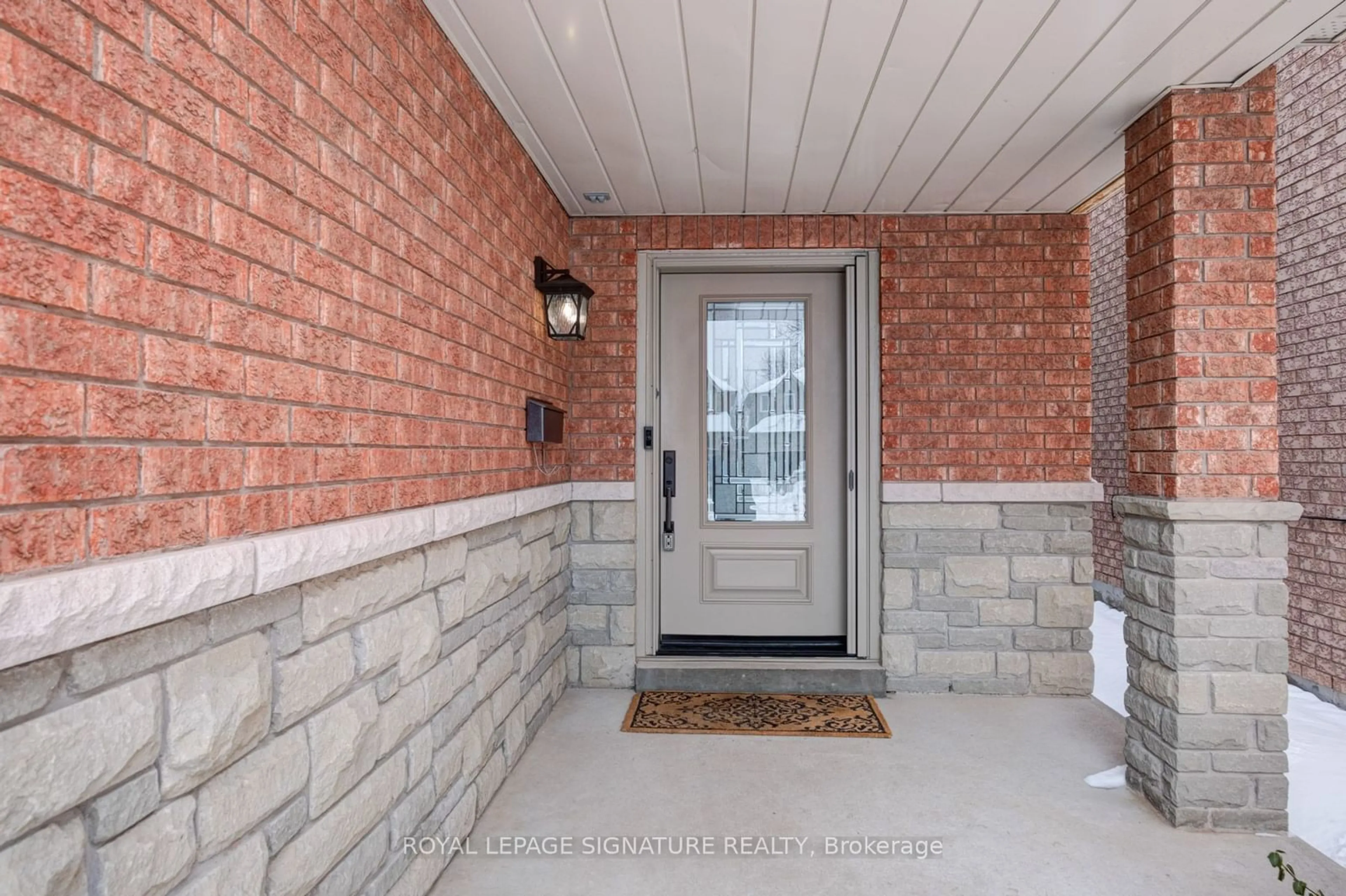 Indoor entryway for 738 Swan Pl, Pickering Ontario L1X 2V8