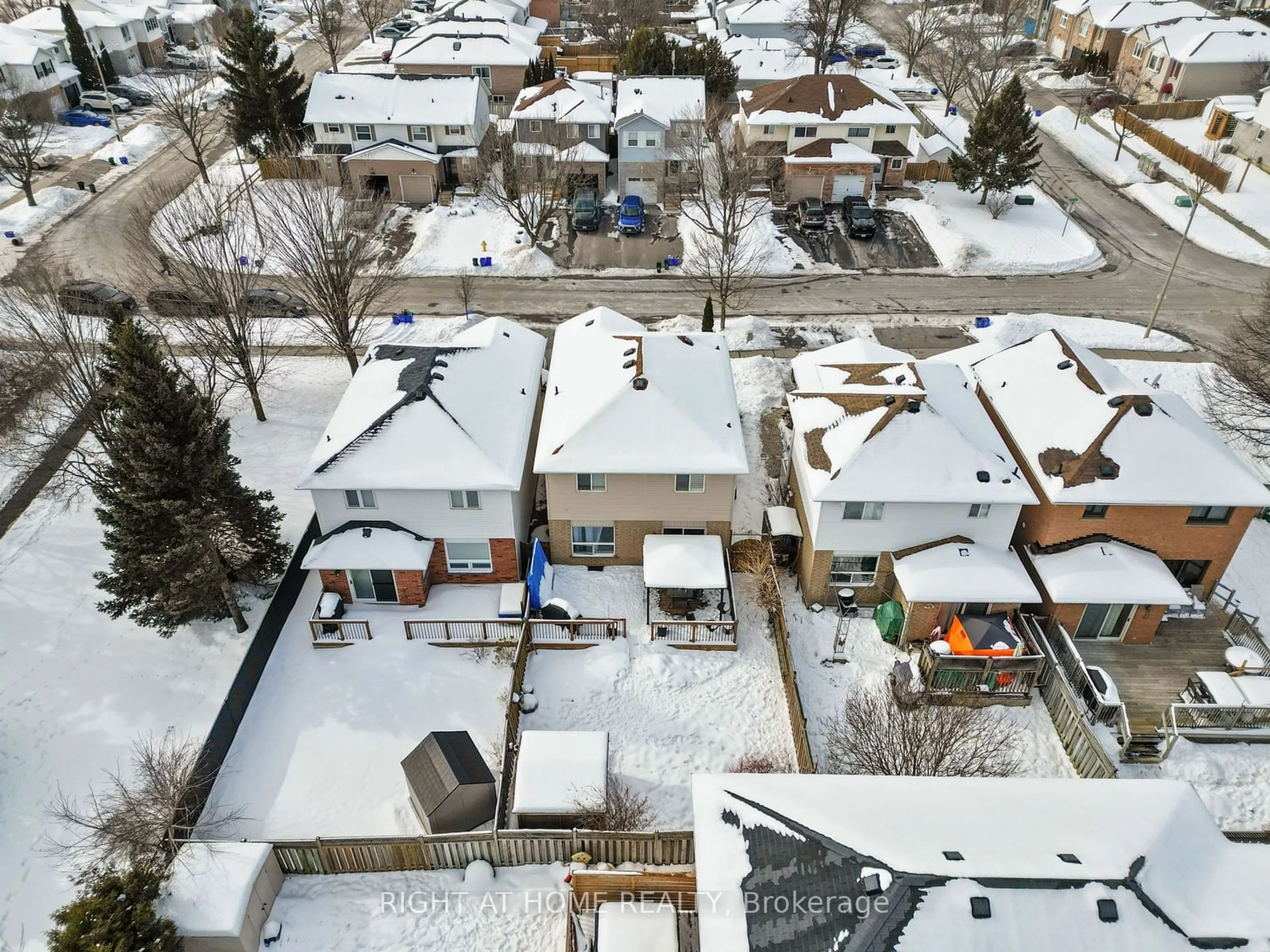 A pic from outside/outdoor area/front of a property/back of a property/a pic from drone, street for 37 Trudeau Dr, Clarington Ontario L1C 5A8