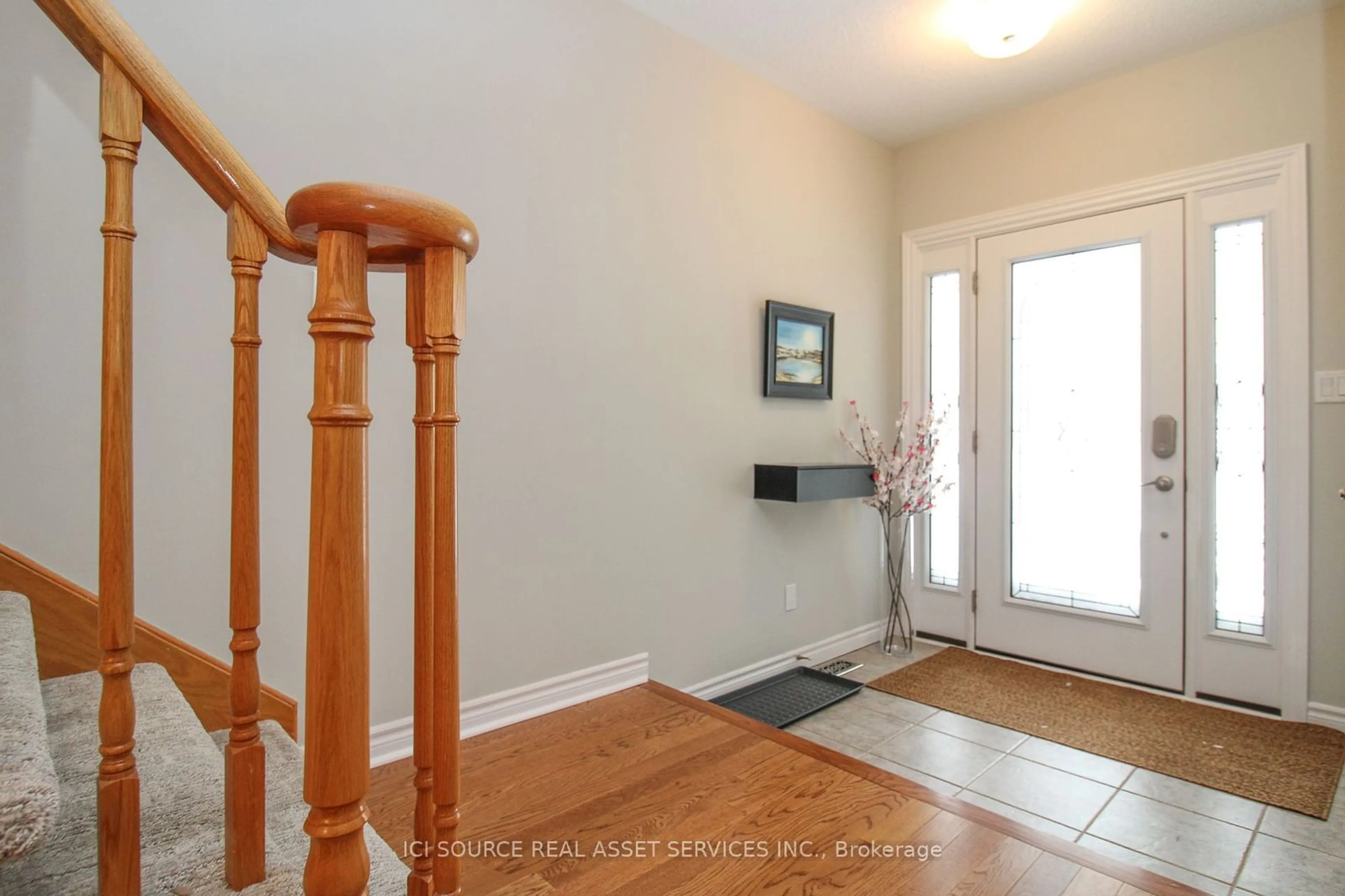 Indoor entryway for 2162 SCOTTSCRAIG Dr, Oshawa Ontario L1L 1C3