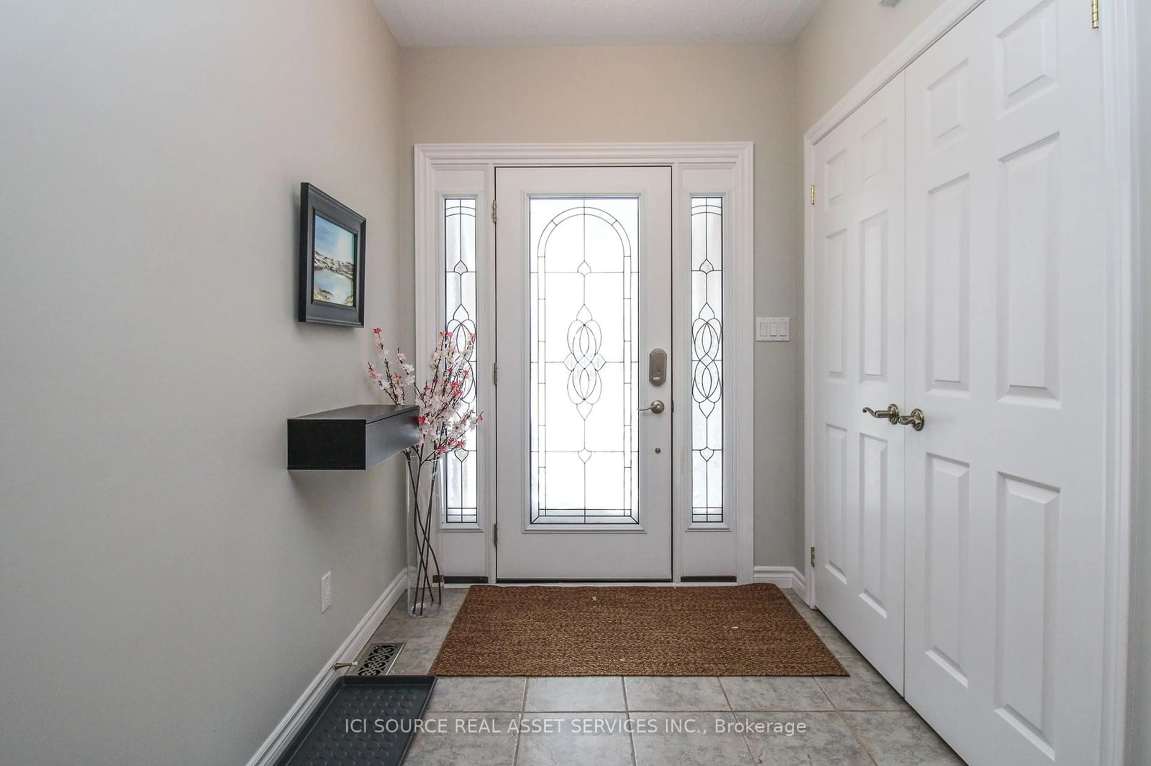 Indoor entryway for 2162 SCOTTSCRAIG Dr, Oshawa Ontario L1L 1C3