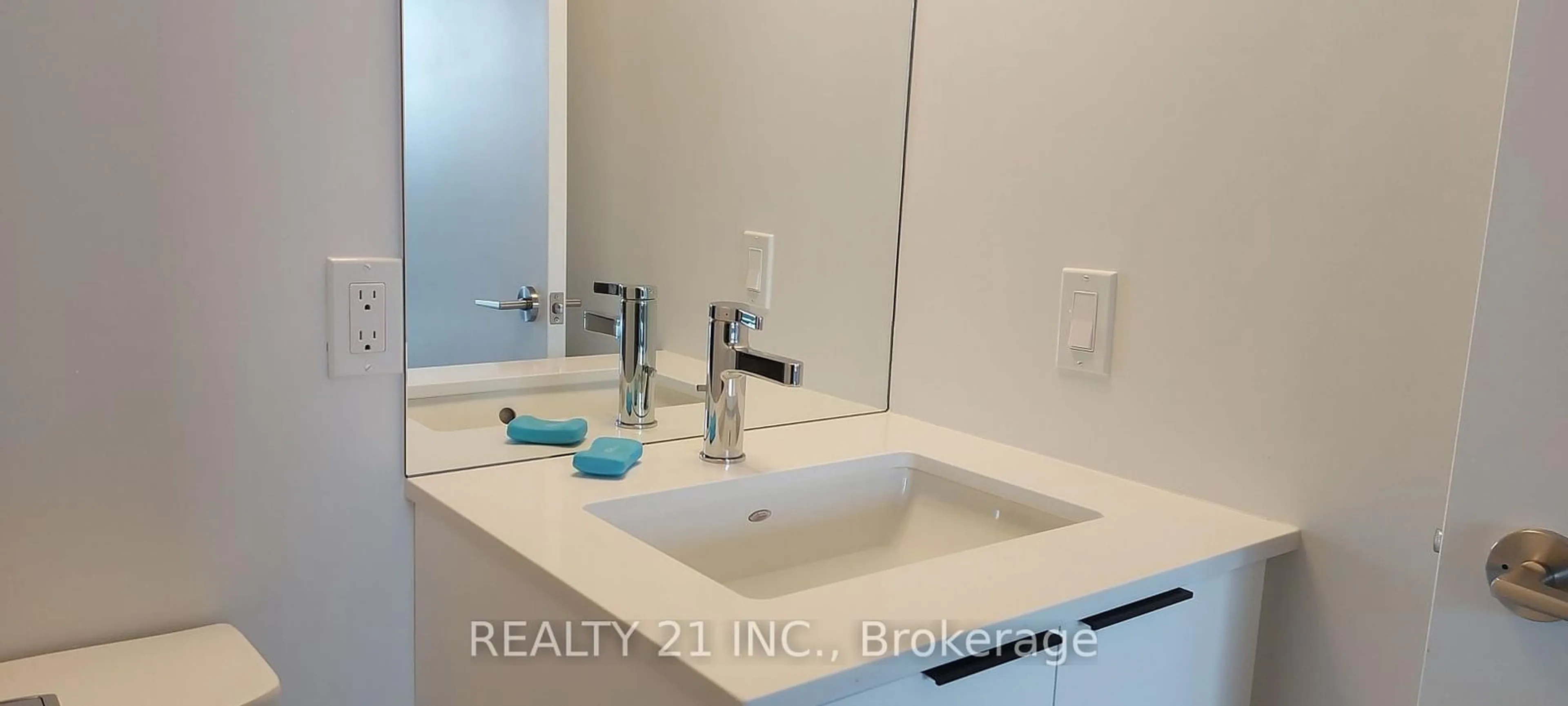 Standard bathroom, ceramic/tile floor for 1350 Ellesmere Rd #916, Toronto Ontario M1P 2X9