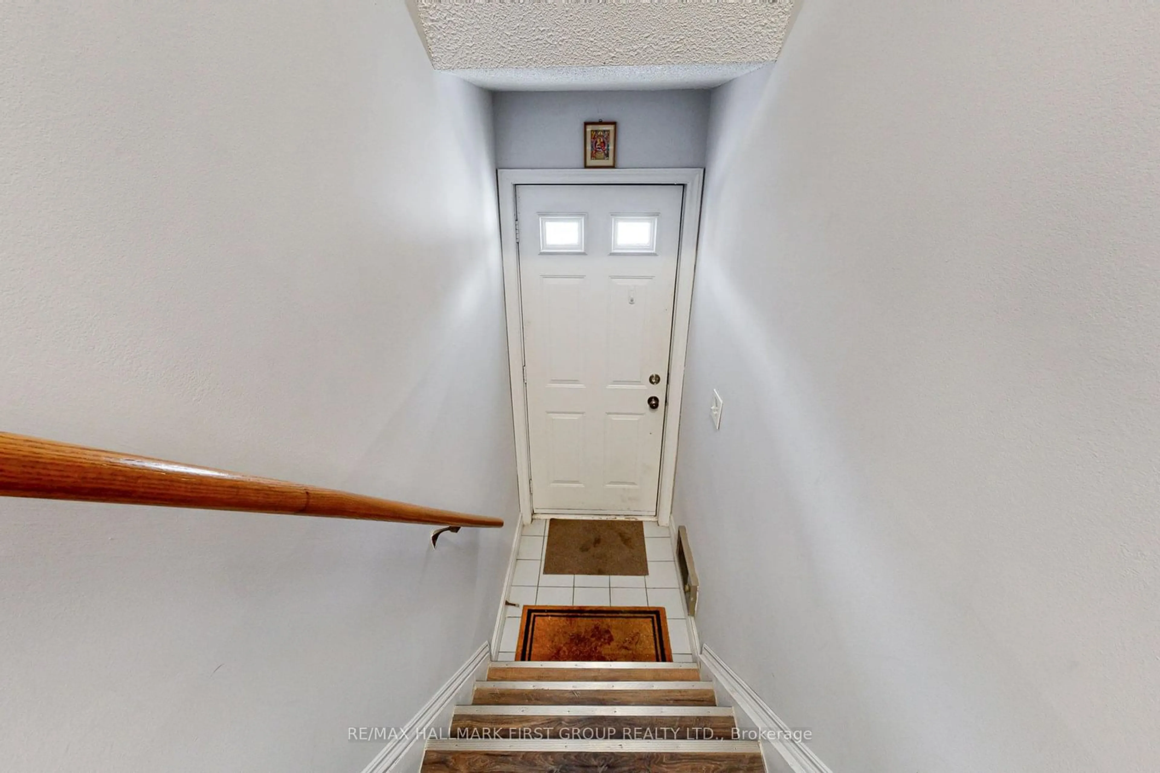 Stairs for 1653 Nash Rd #B-11, Clarington Ontario L1E 1S8