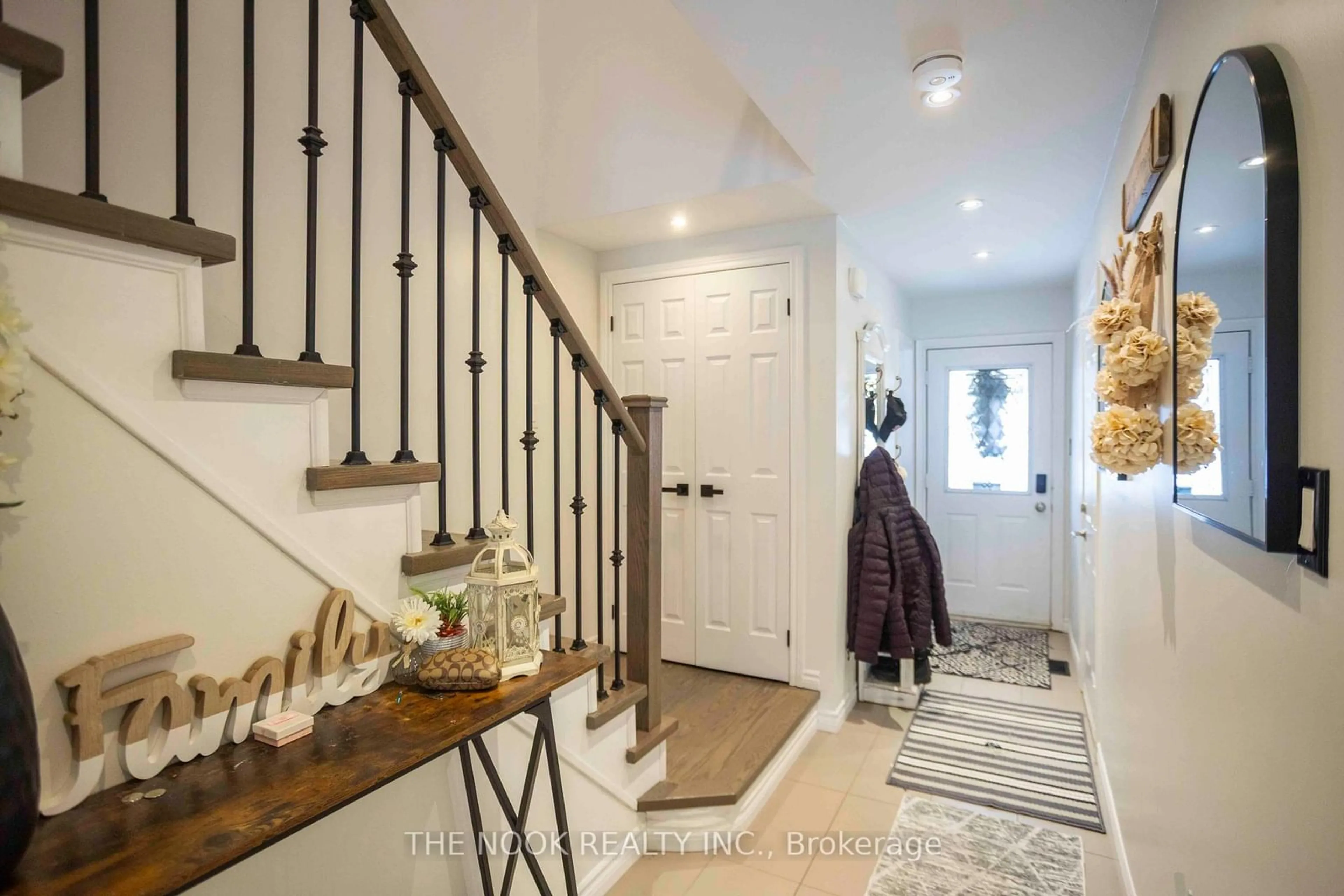 Indoor entryway for 22 Threadgold Crt, Whitby Ontario L1P 1L9