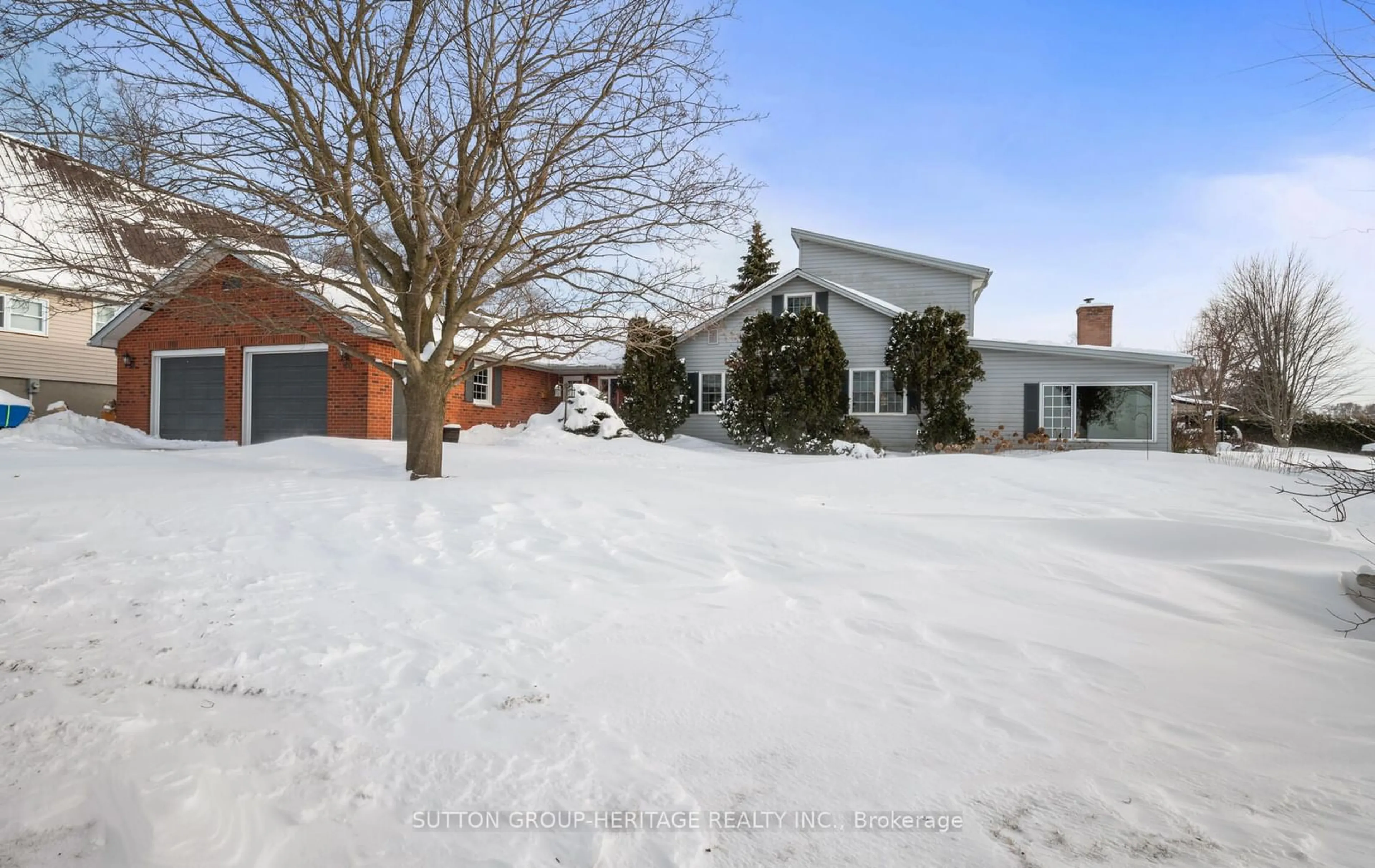 A pic from outside/outdoor area/front of a property/back of a property/a pic from drone, street for 40 Putsey Dr, Scugog Ontario L0B 1E0