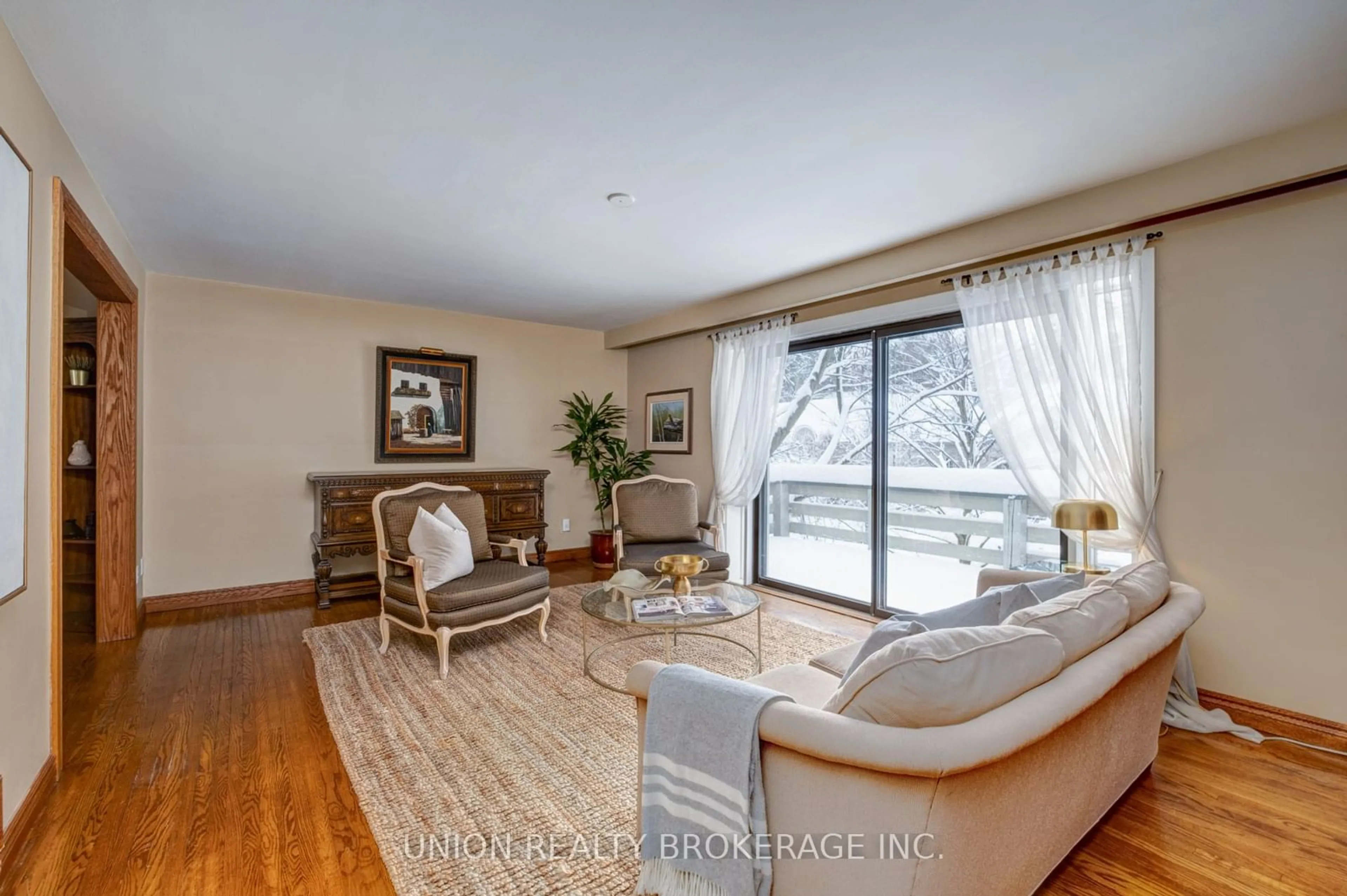 Living room with furniture, wood/laminate floor for 37 Fallingbrook Dr, Toronto Ontario M1N 1B5