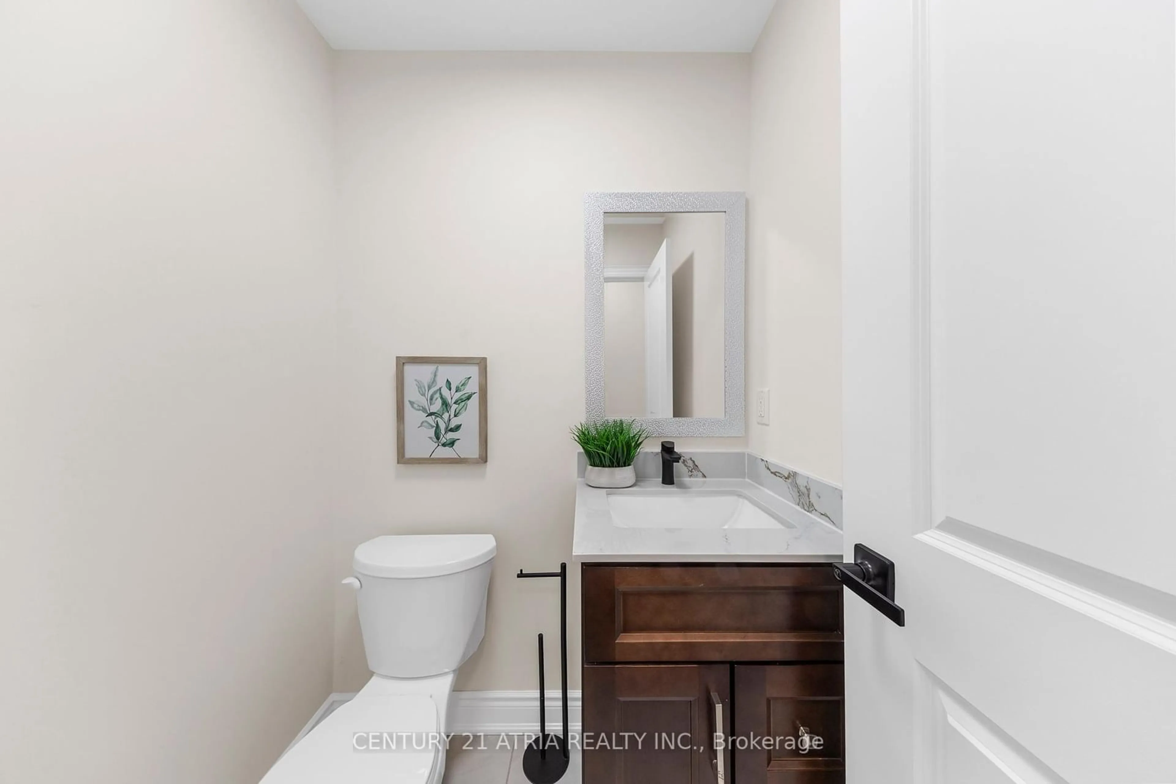 Standard bathroom, ceramic/tile floor for 1223 Plymouth Dr, Oshawa Ontario L1L 0T4