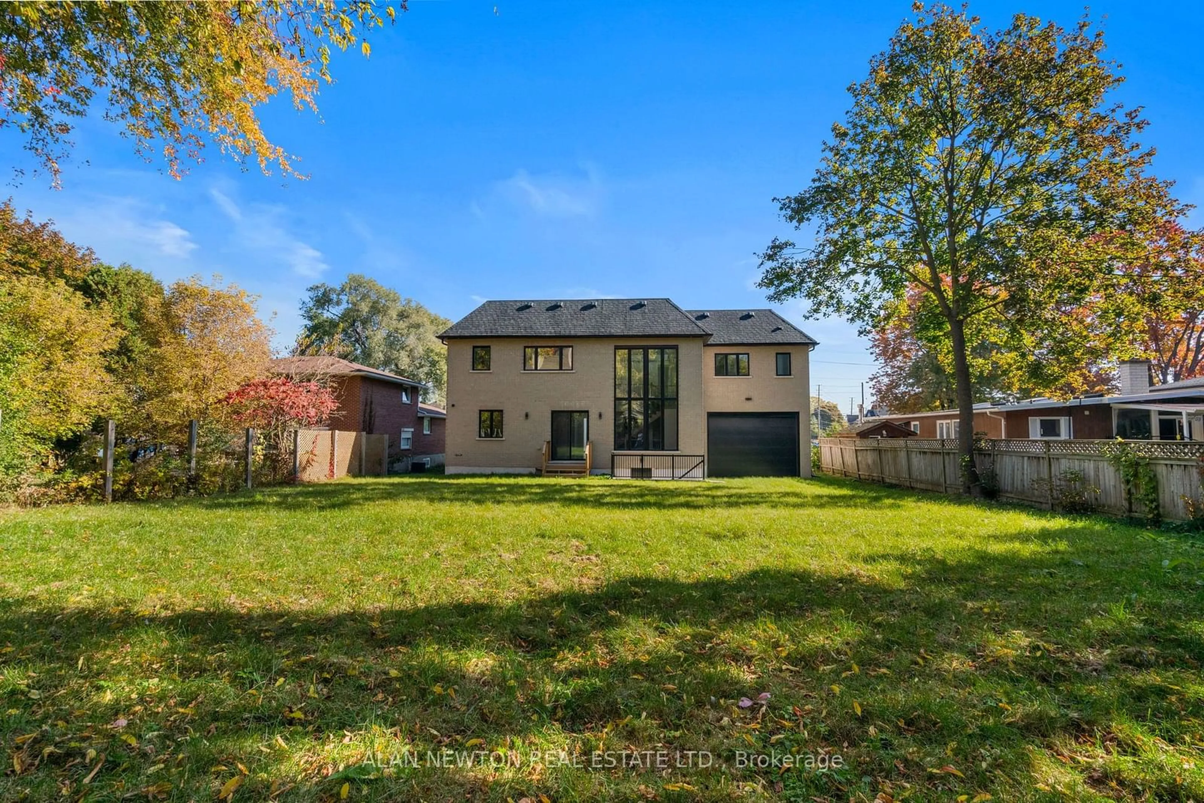 A pic from outside/outdoor area/front of a property/back of a property/a pic from drone, unknown for 1750 Fairport Rd, Pickering Ontario L1V 1S8