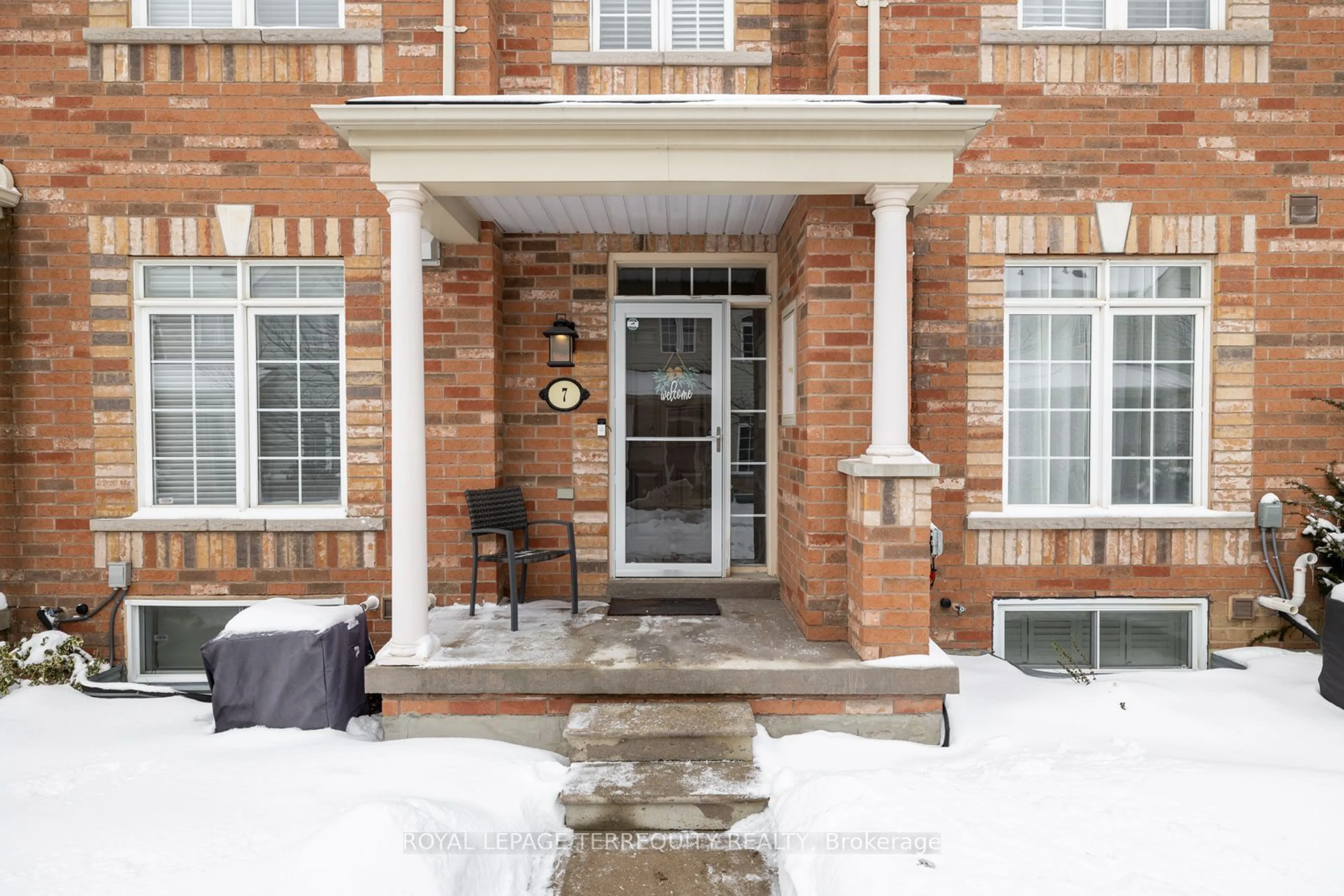 Indoor entryway for 7 Wicker Park Way, Whitby Ontario L1R 0E3