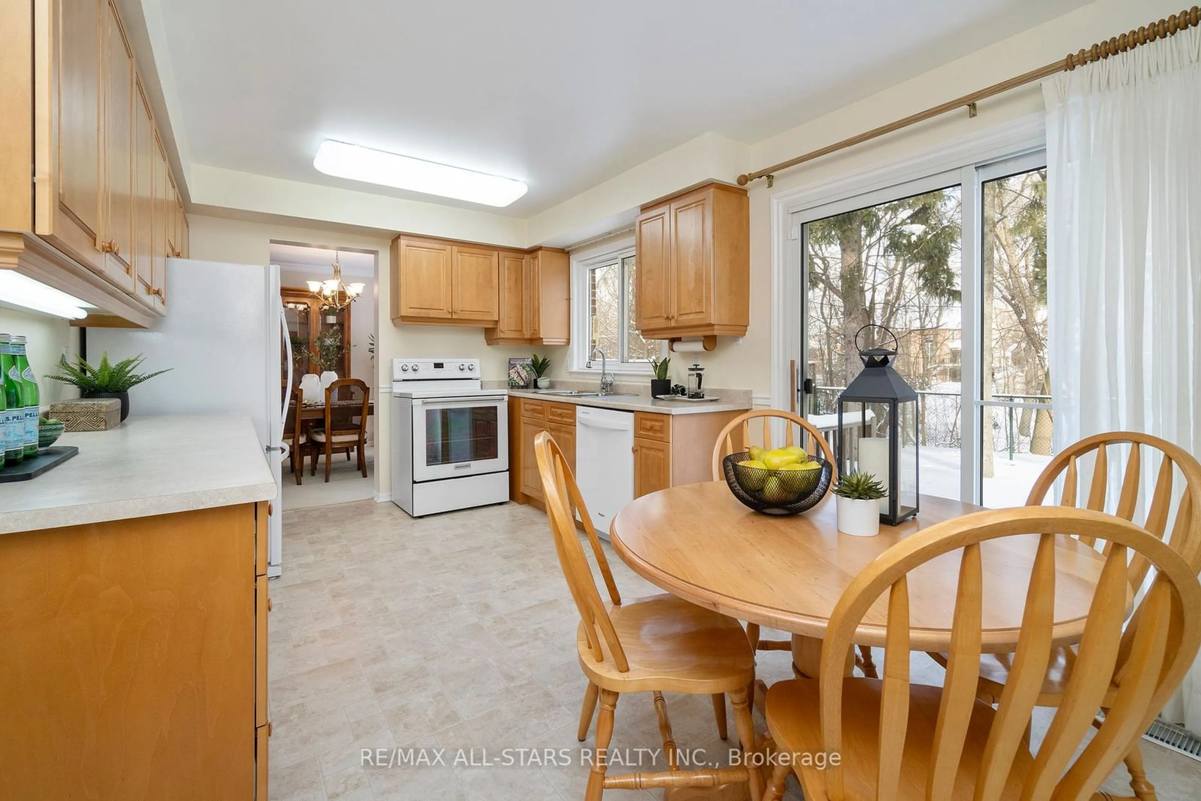 Open concept kitchen, unknown for 29 Feagan Dr, Toronto Ontario M1C 3B6