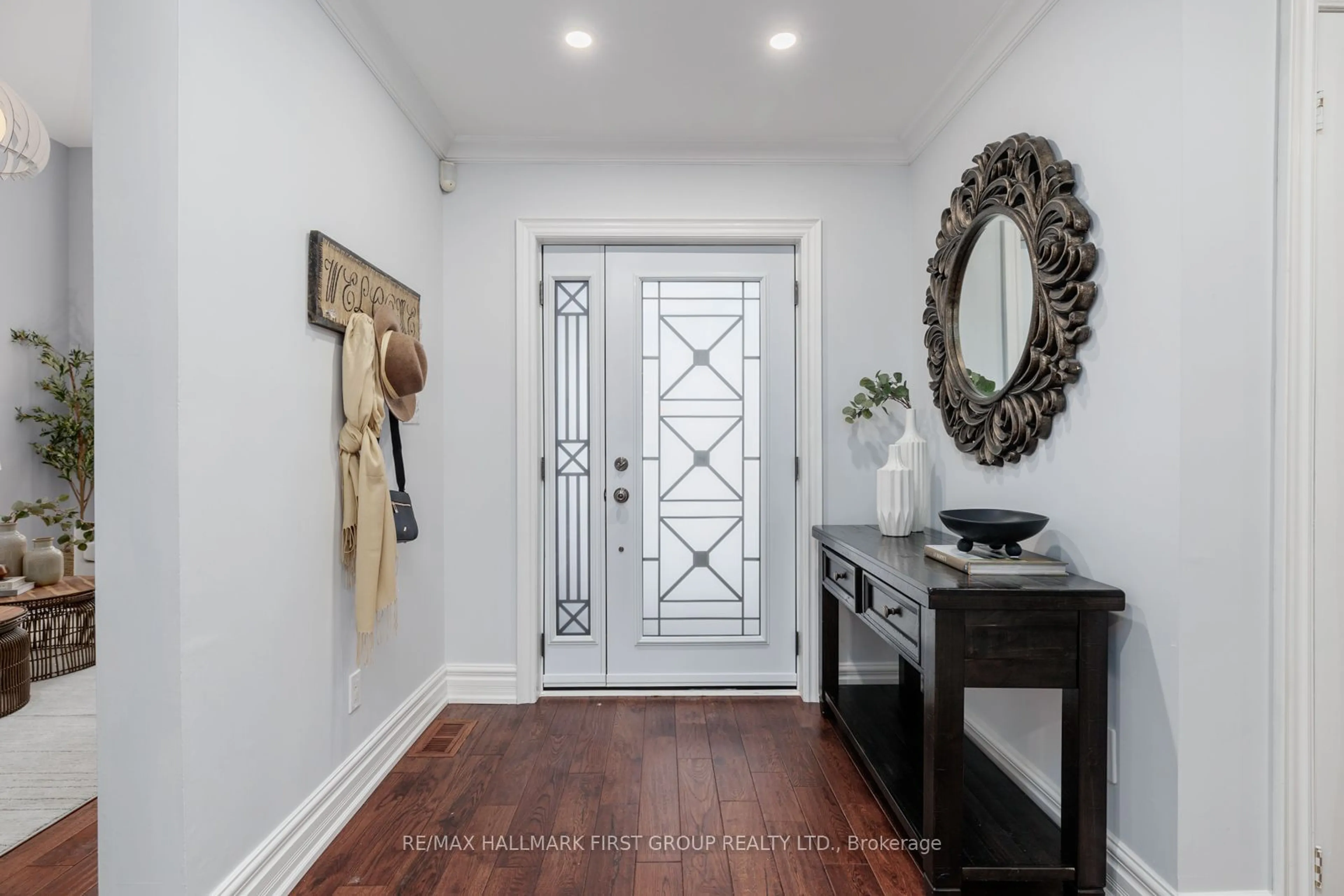 Indoor entryway for 74 Bagot St, Whitby Ontario L1M 1A1