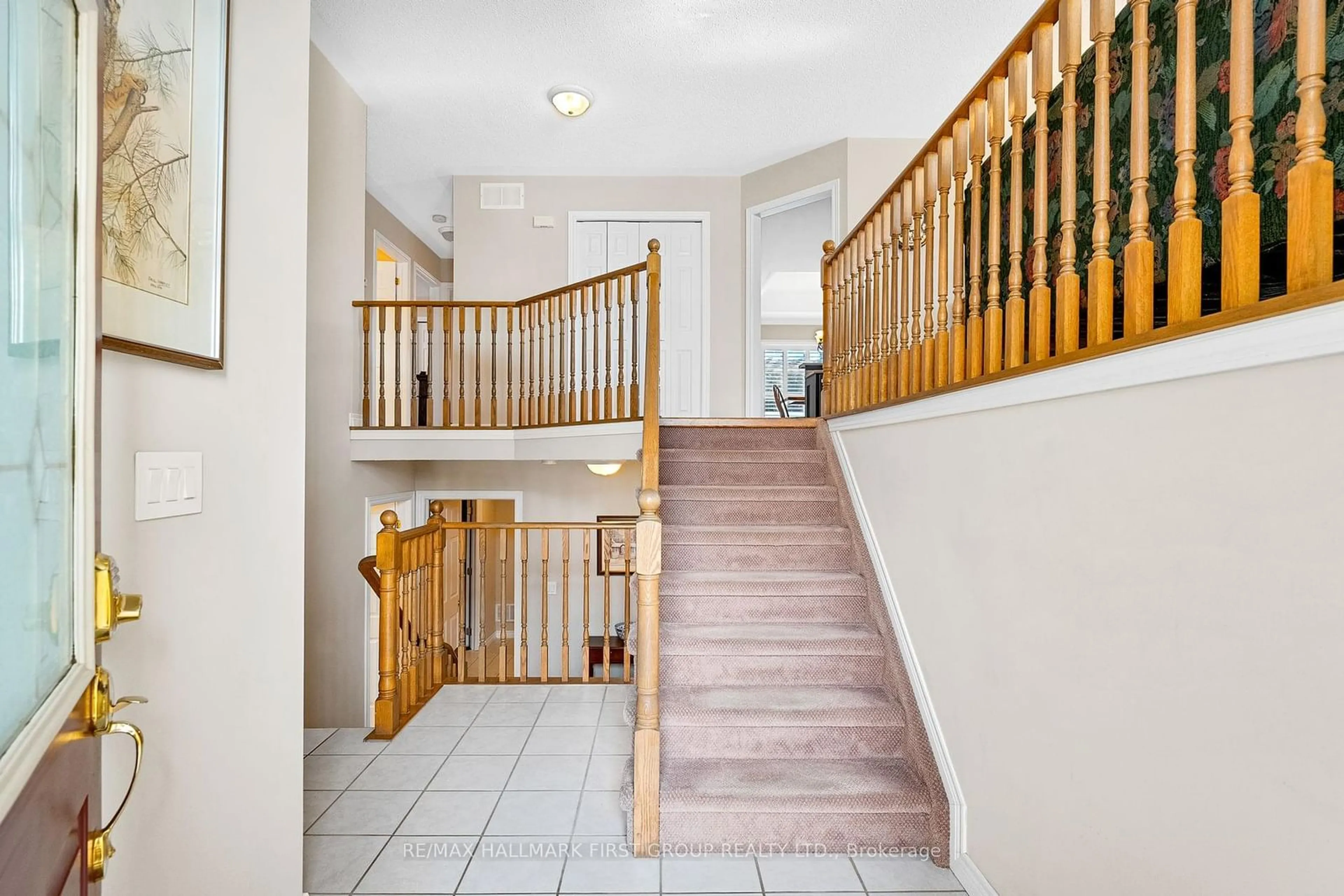 Indoor foyer for 1047 Interlake Dr, Oshawa Ontario L1K 2M5