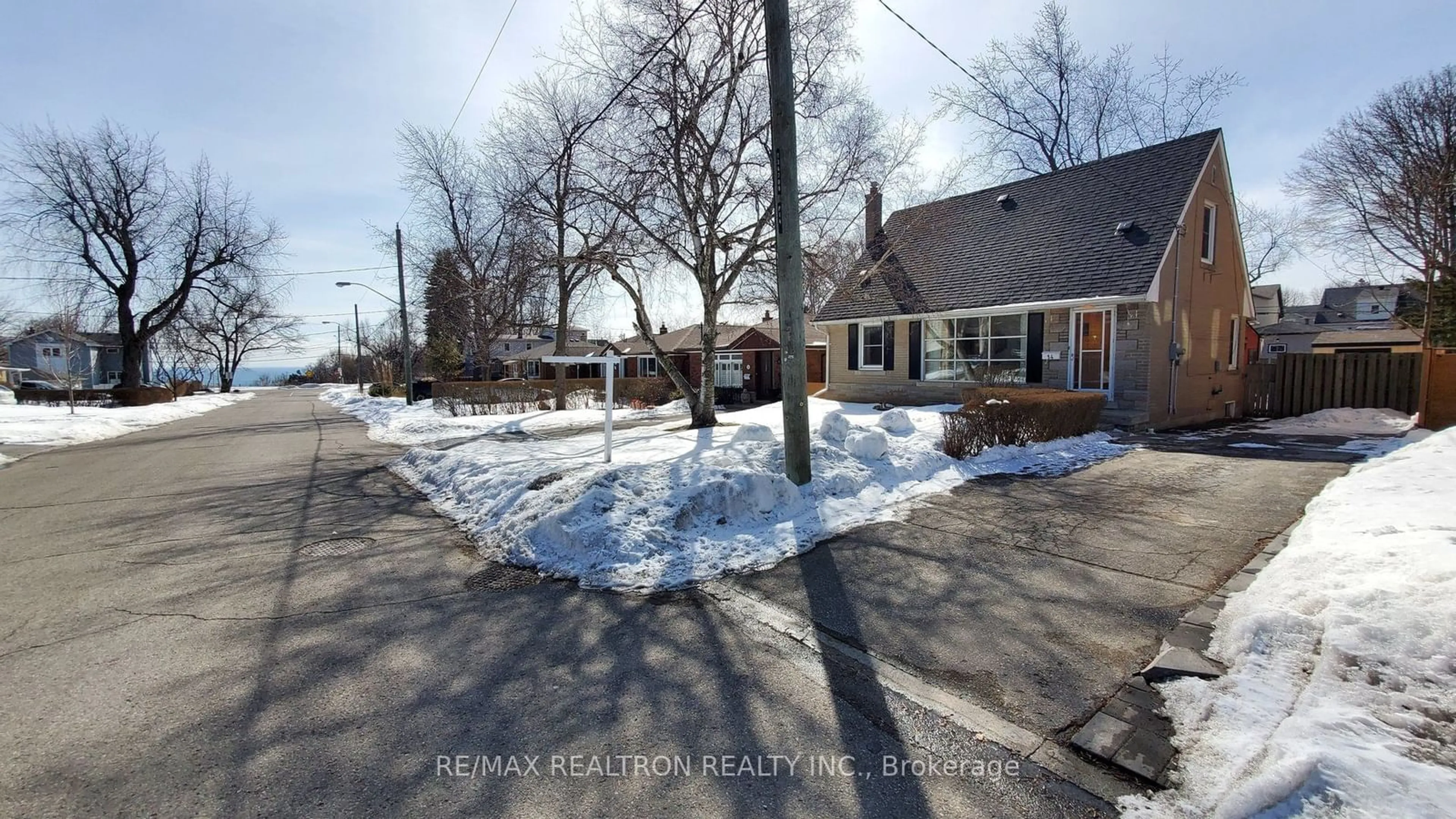 A pic from outside/outdoor area/front of a property/back of a property/a pic from drone, street for 14 Neilson Ave, Toronto Ontario M1M 2S2