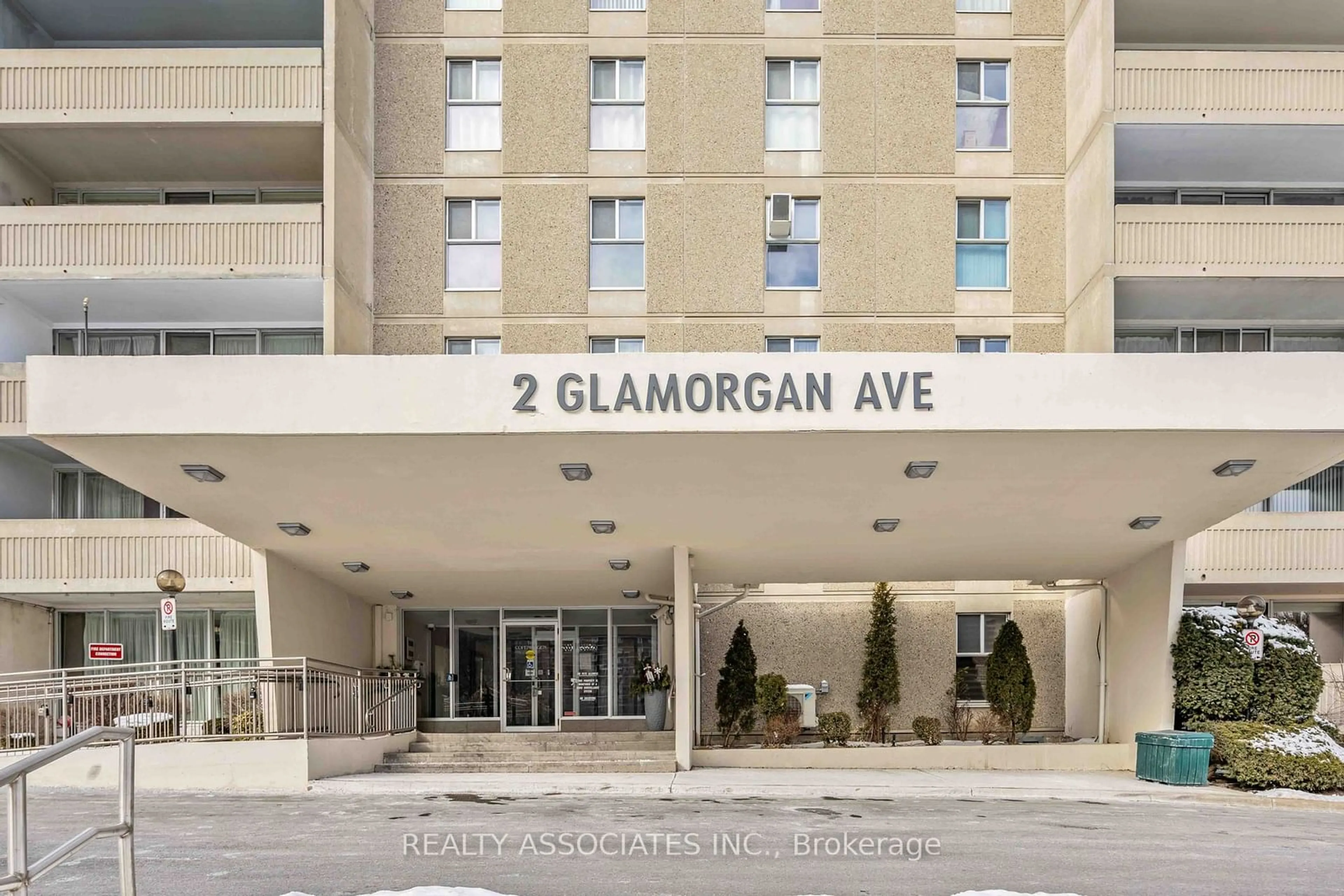 Indoor foyer for 2 Glamorgan Ave #1014, Toronto Ontario M1P 2M8