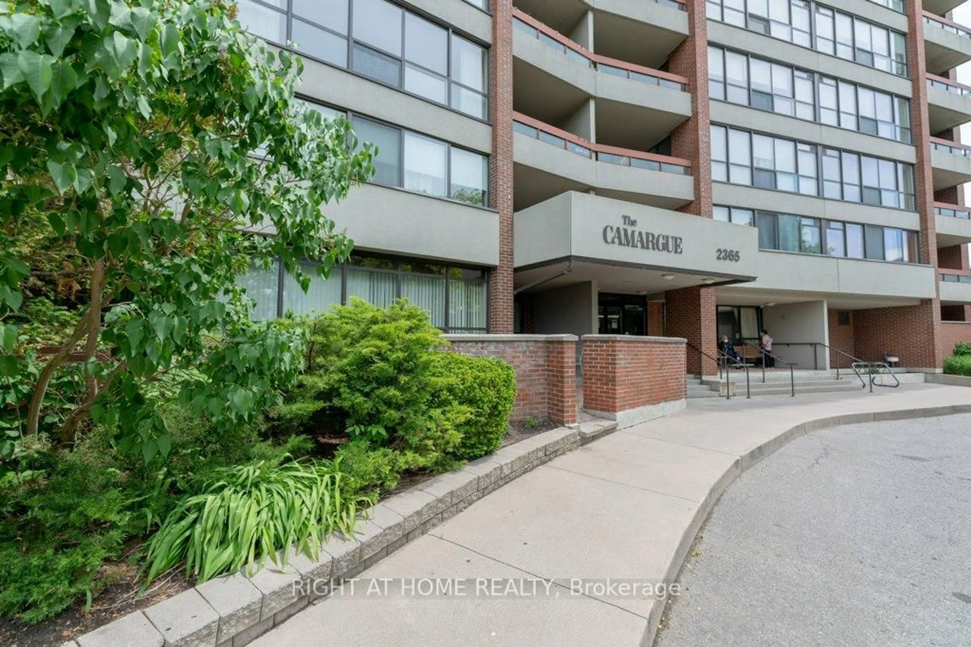 Indoor foyer for 2365 Kennedy Rd ##608, Toronto Ontario M1T 3S6