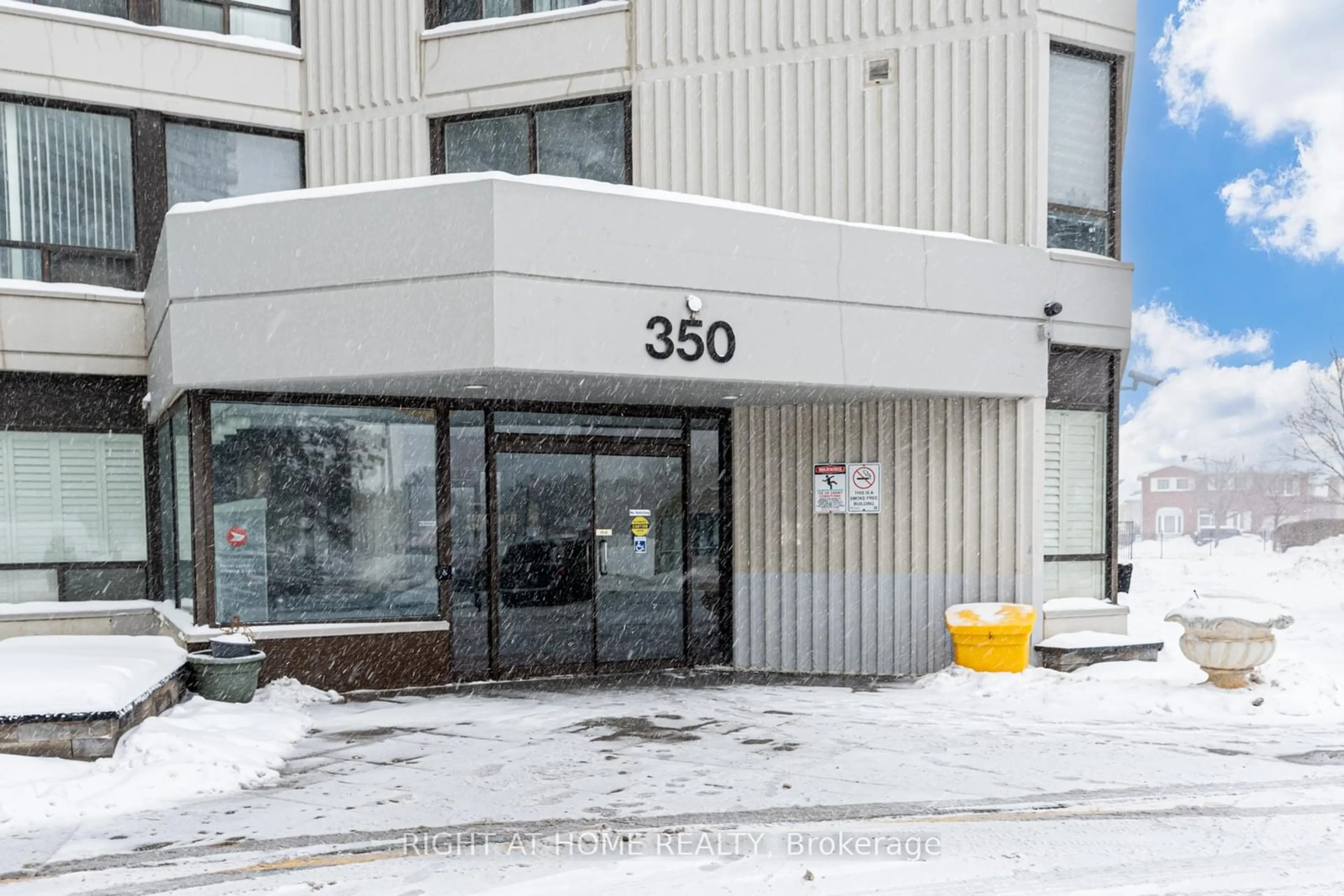 Indoor foyer for 350 Alton Towers Circ #1910, Toronto Ontario M1V 5E3