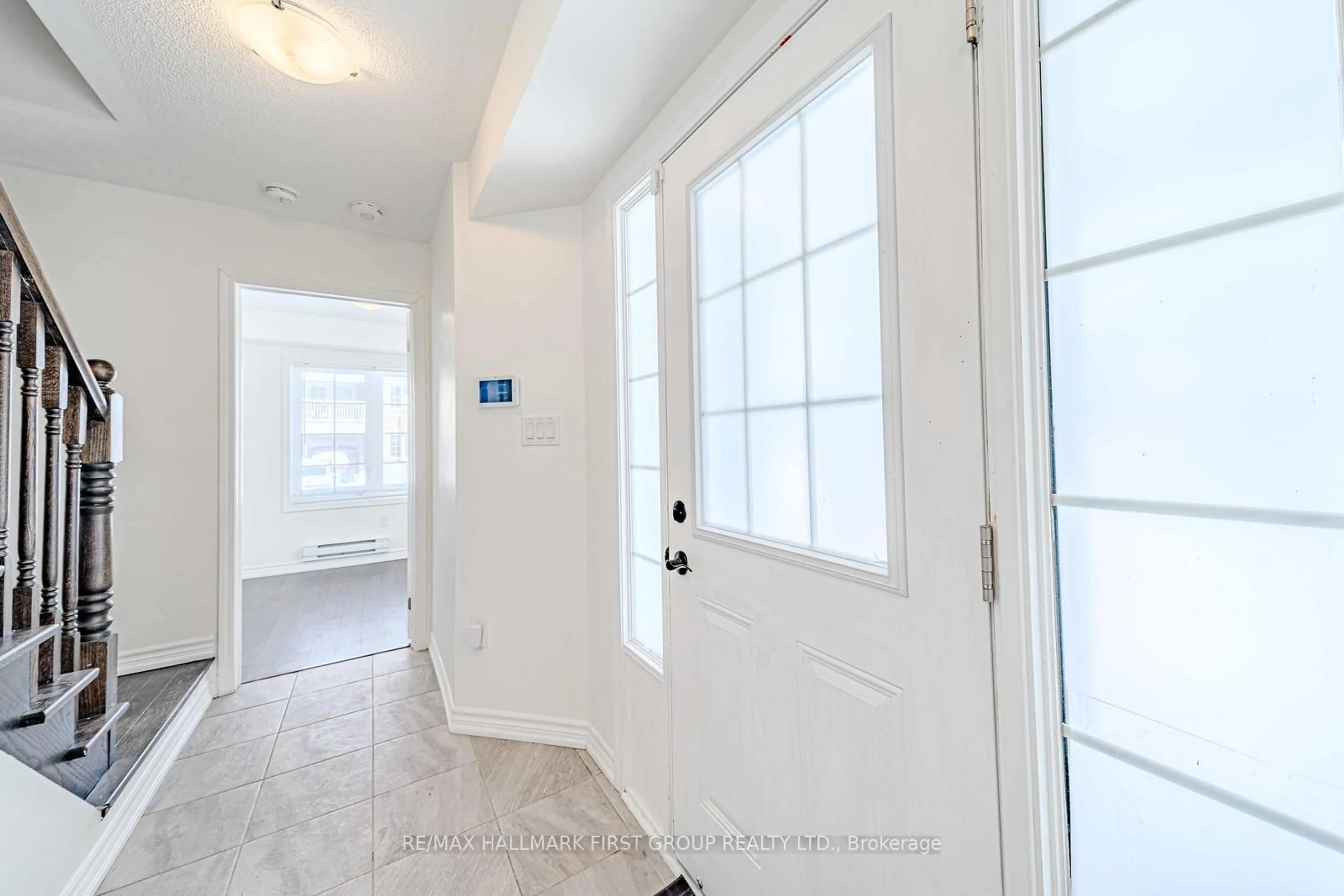 Indoor entryway for 1 Goldeye St, Whitby Ontario L1P 0E5