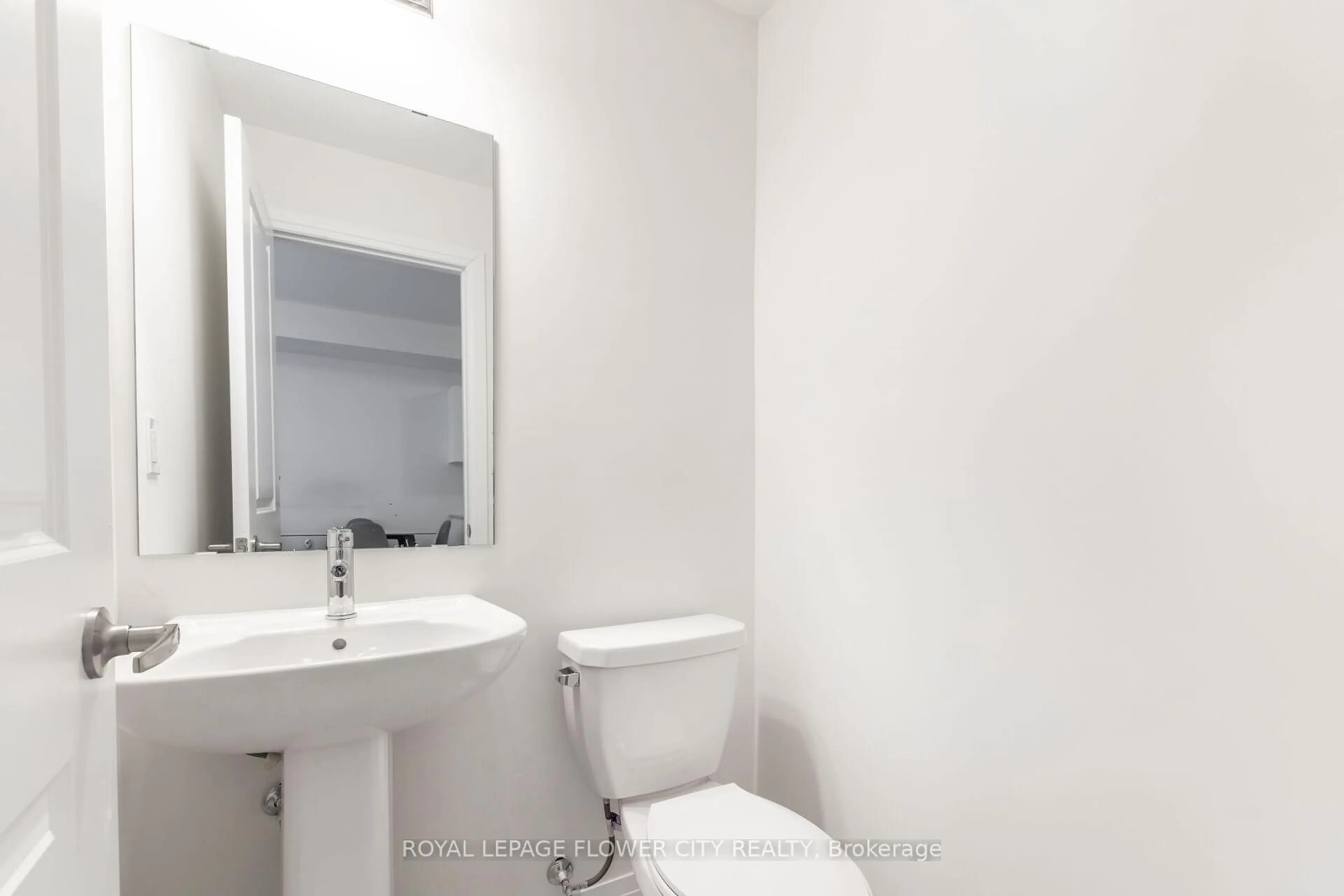 Standard bathroom, unknown for 155 Tapscott Rd #2, Toronto Ontario M1B 0E8