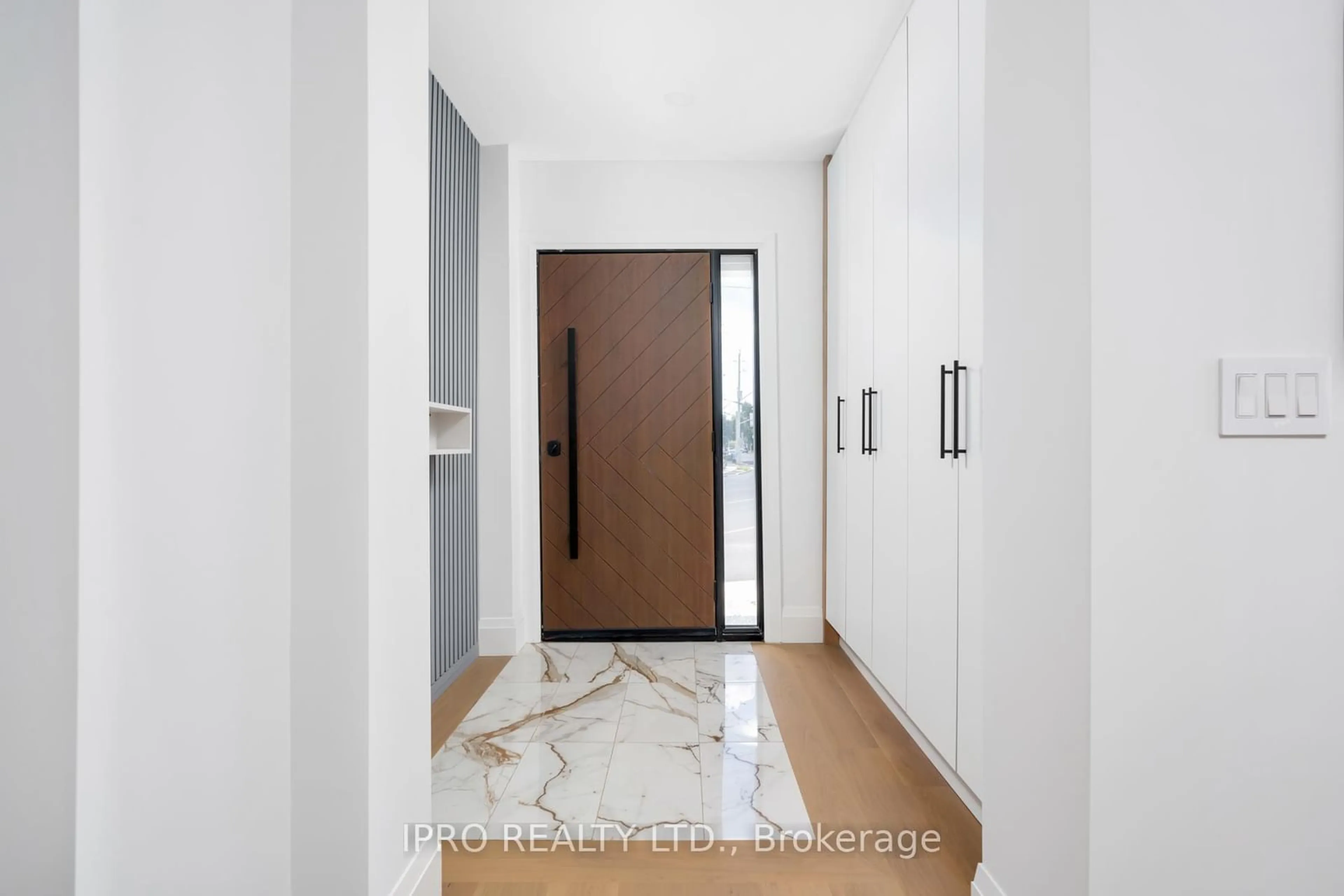 Indoor foyer for 1384 Pape Ave, Toronto Ontario M4K 3X5