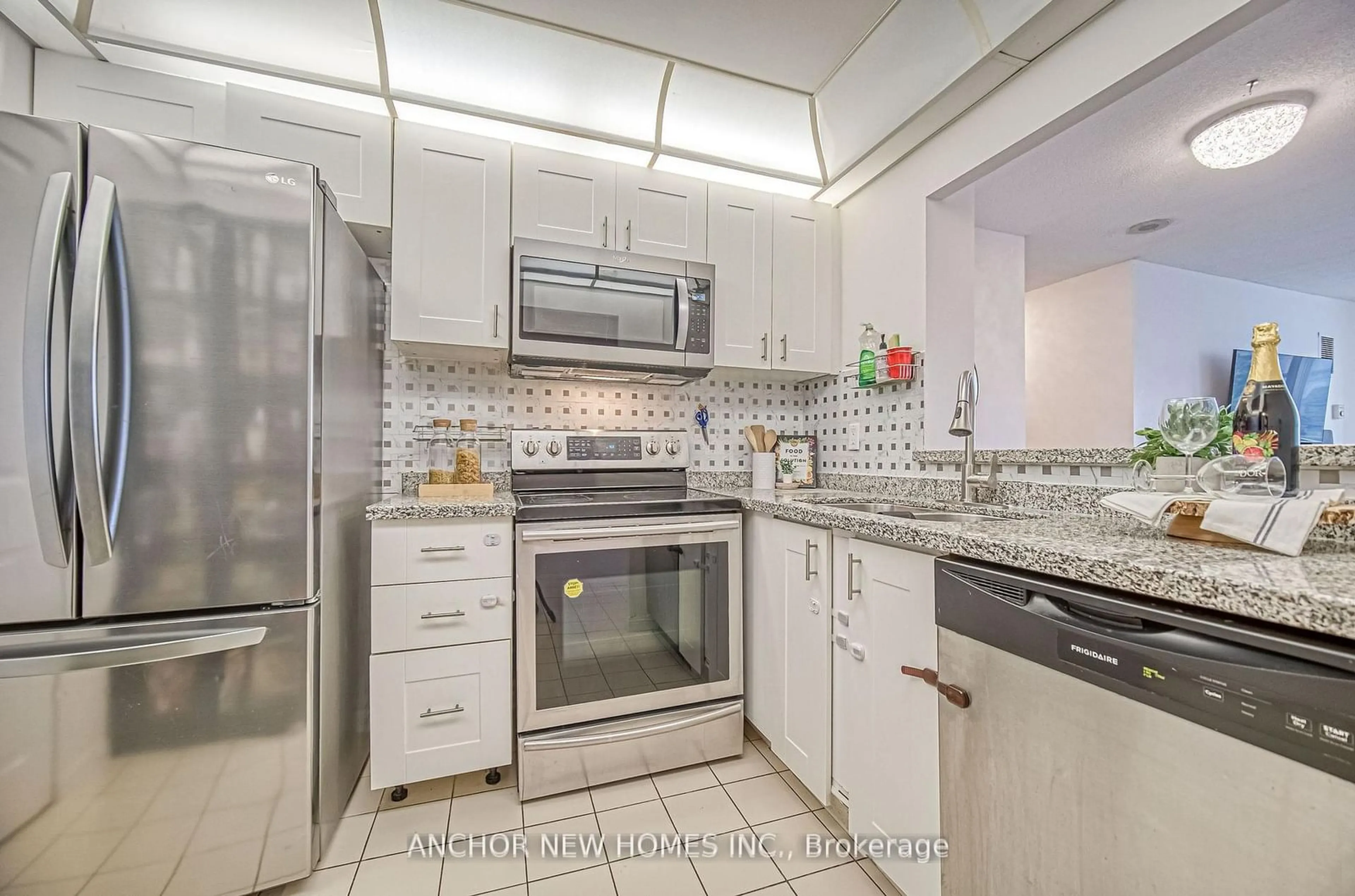 Standard kitchen, ceramic/tile floor for 88 Corporate Dr #305, Toronto Ontario M1H 3G6