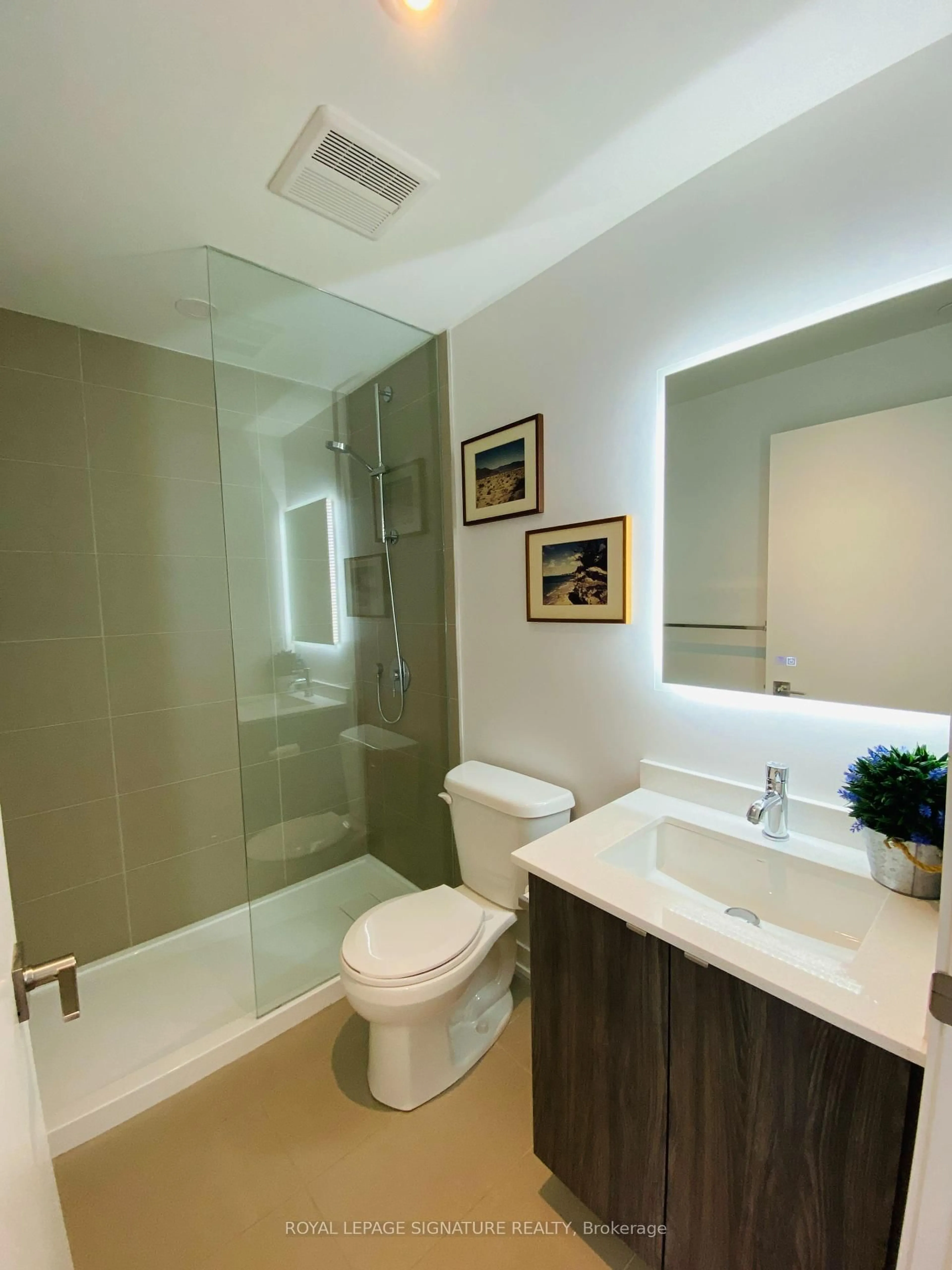 Contemporary bathroom, ceramic/tile floor for 1401 O'connor Dr #713, Toronto Ontario M4B 2V5