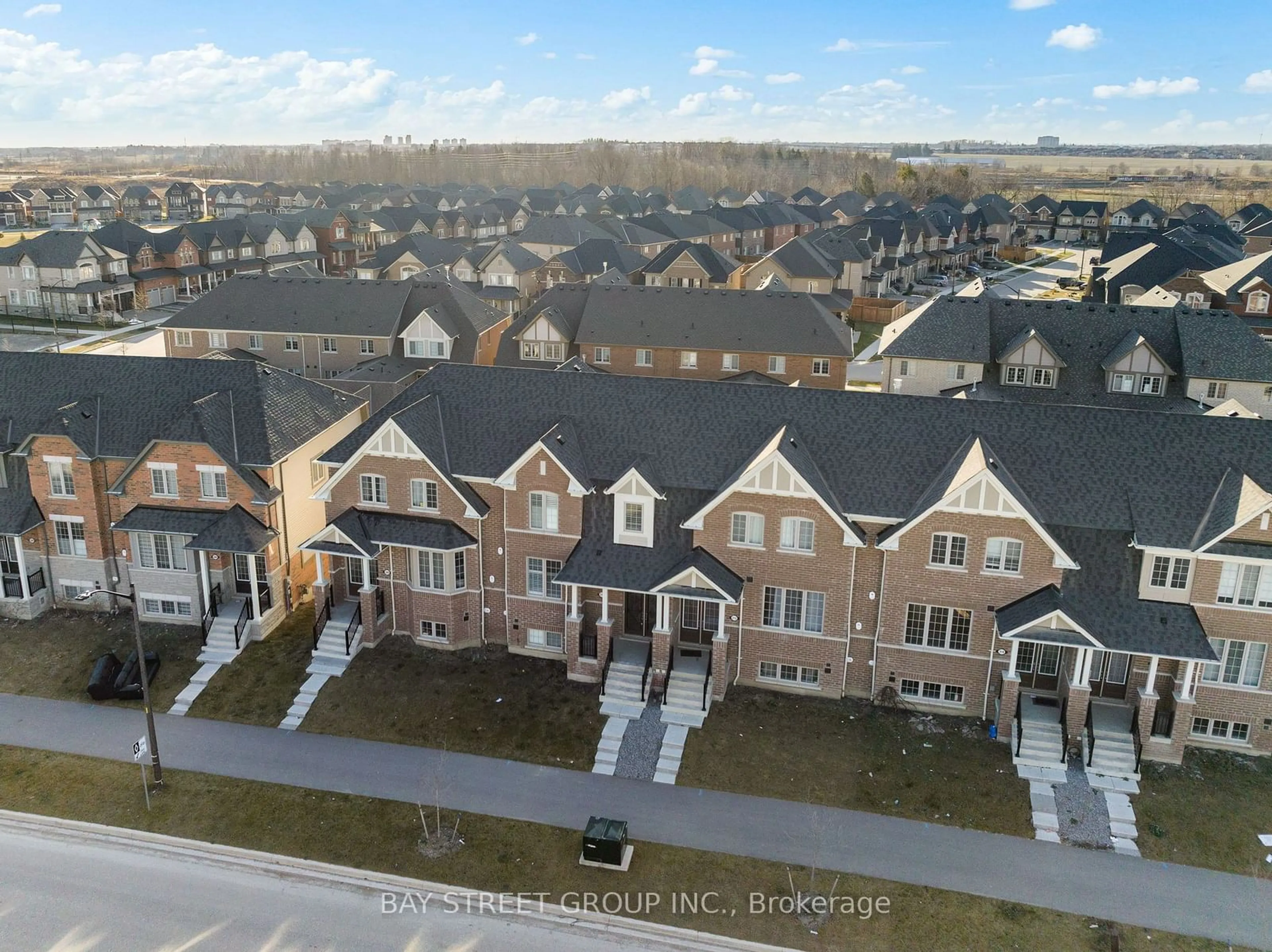 A pic from outside/outdoor area/front of a property/back of a property/a pic from drone, unknown for 310 Coronation Rd, Whitby Ontario L1P 0K8