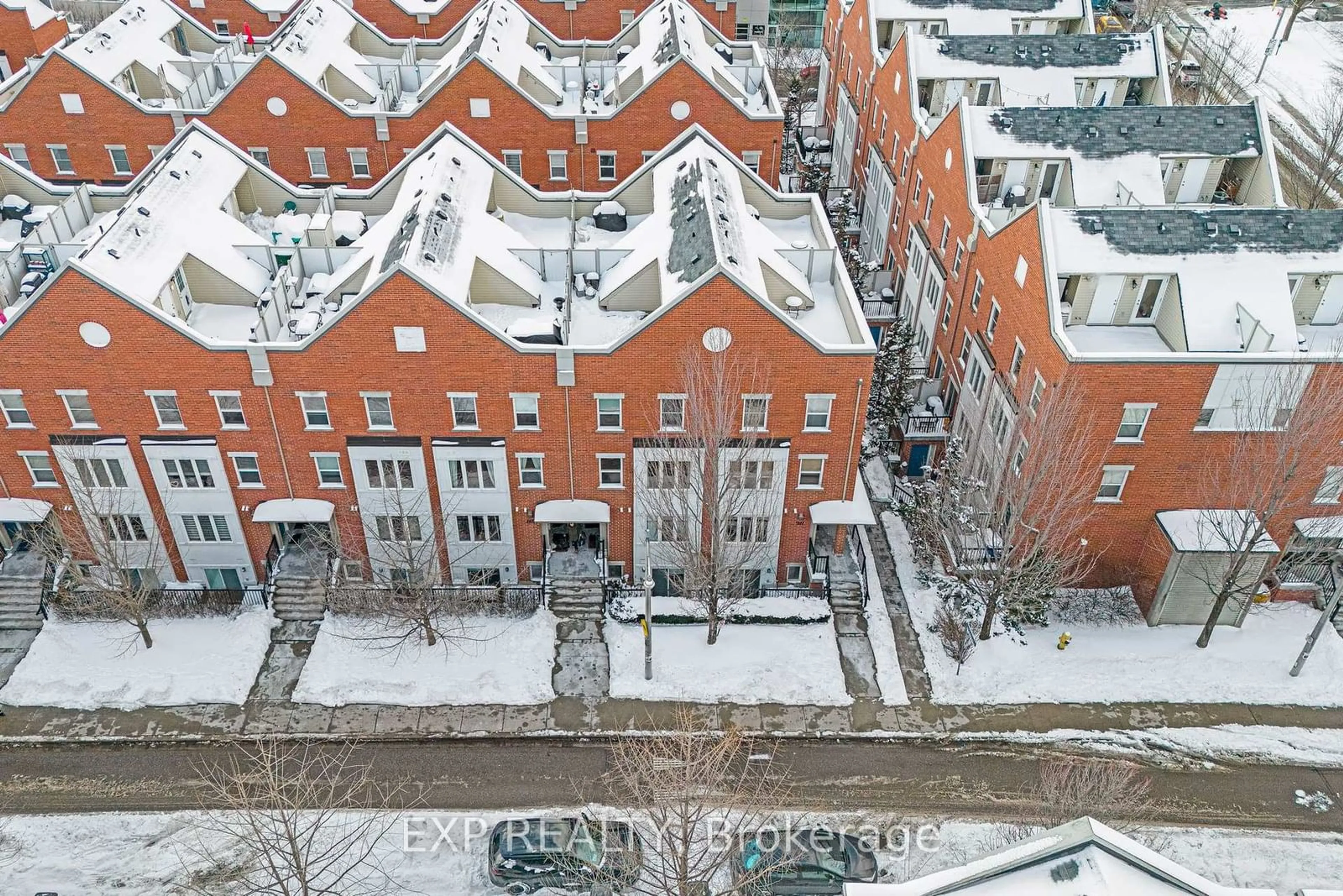 A pic from outside/outdoor area/front of a property/back of a property/a pic from drone, city buildings view from balcony for 88 Munro St #5, Toronto Ontario M4M 2S9