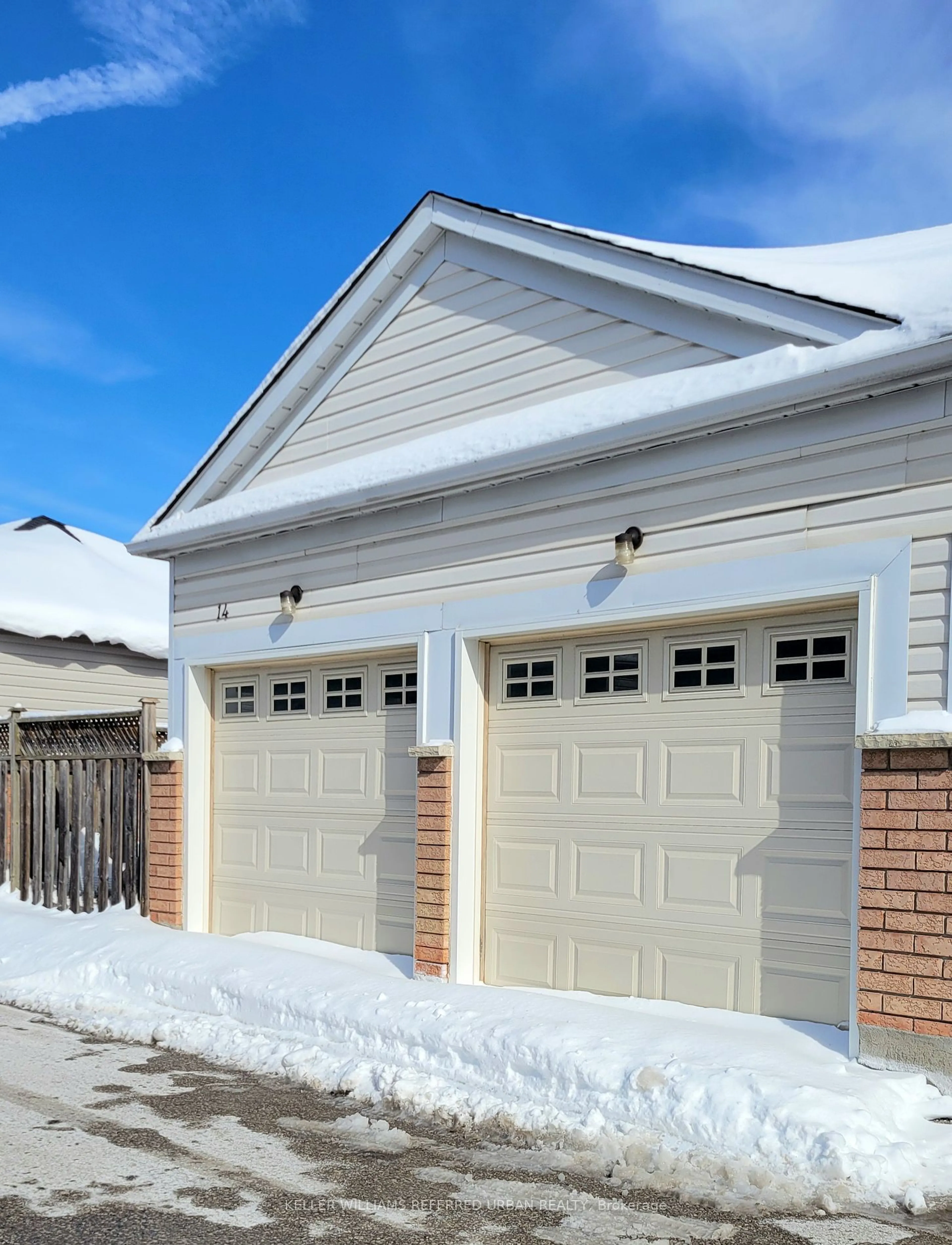 Indoor garage for 14 Bayside Gate, Whitby Ontario L1N 9T1