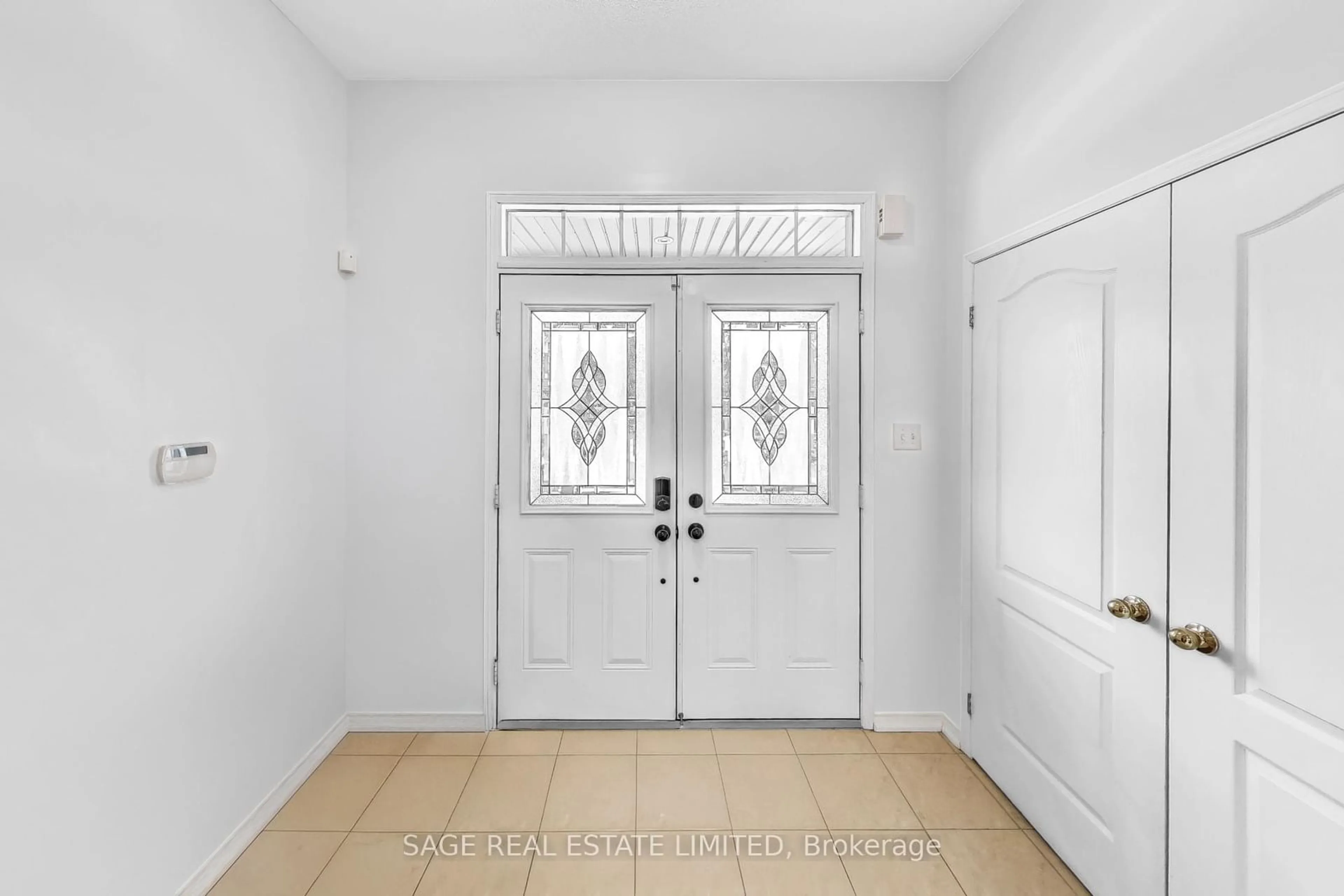 Indoor entryway for 14 Clarepark Crt, Ajax Ontario L1Z 0J5