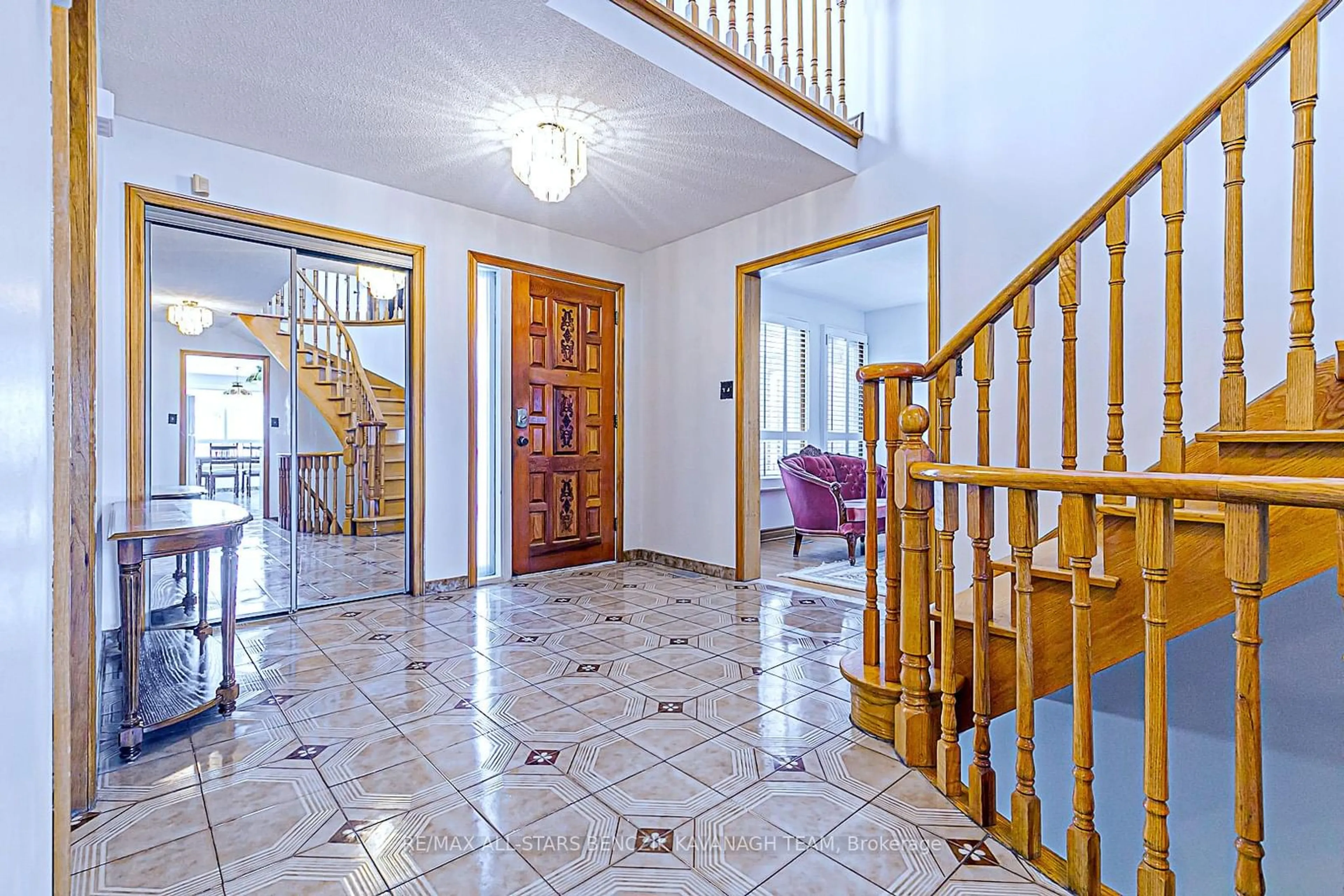 Indoor foyer for 58 Sanwood Blvd, Toronto Ontario M1V 3L7