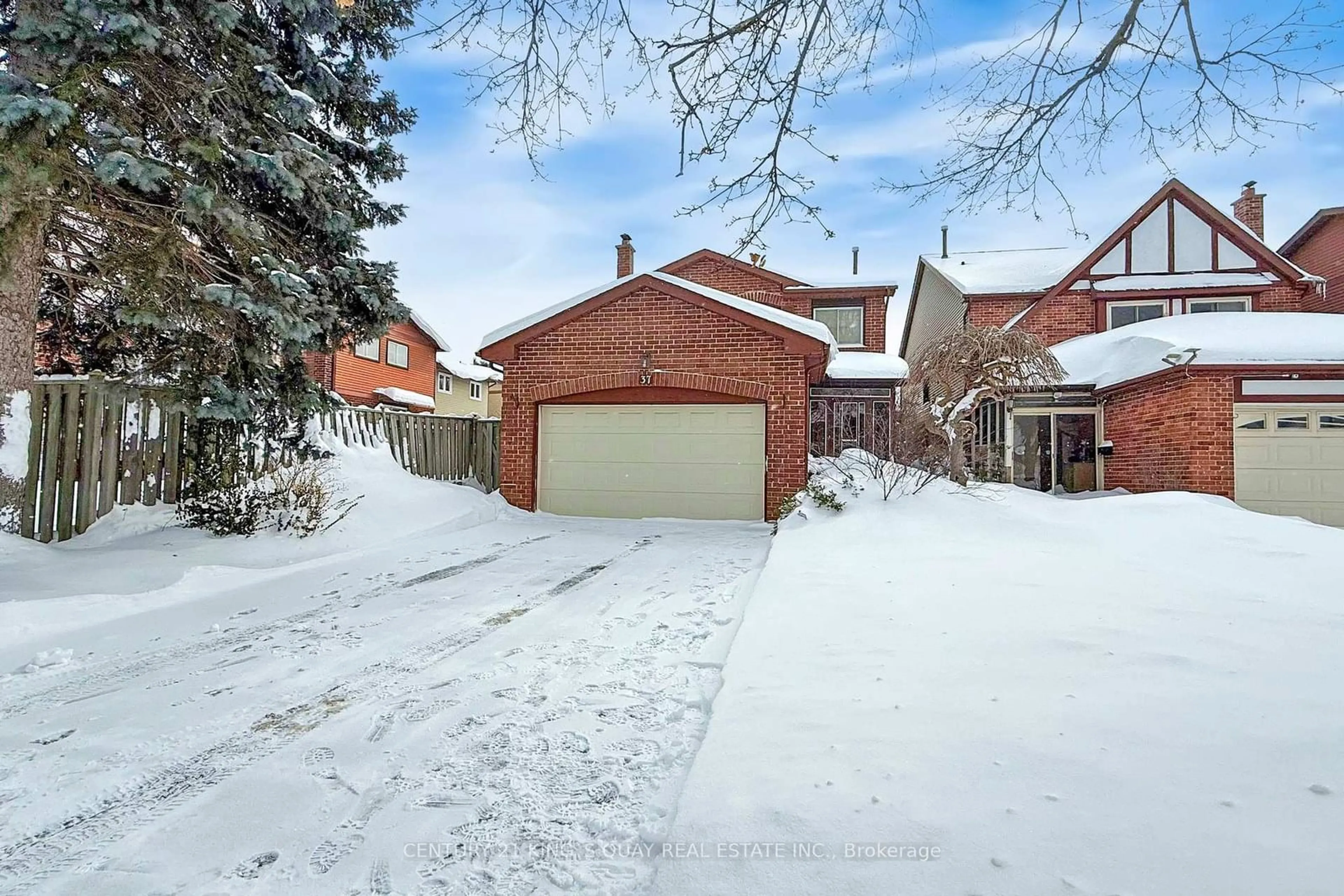 A pic from outside/outdoor area/front of a property/back of a property/a pic from drone, street for 37 Carl Cres, Toronto Ontario M1W 3R1